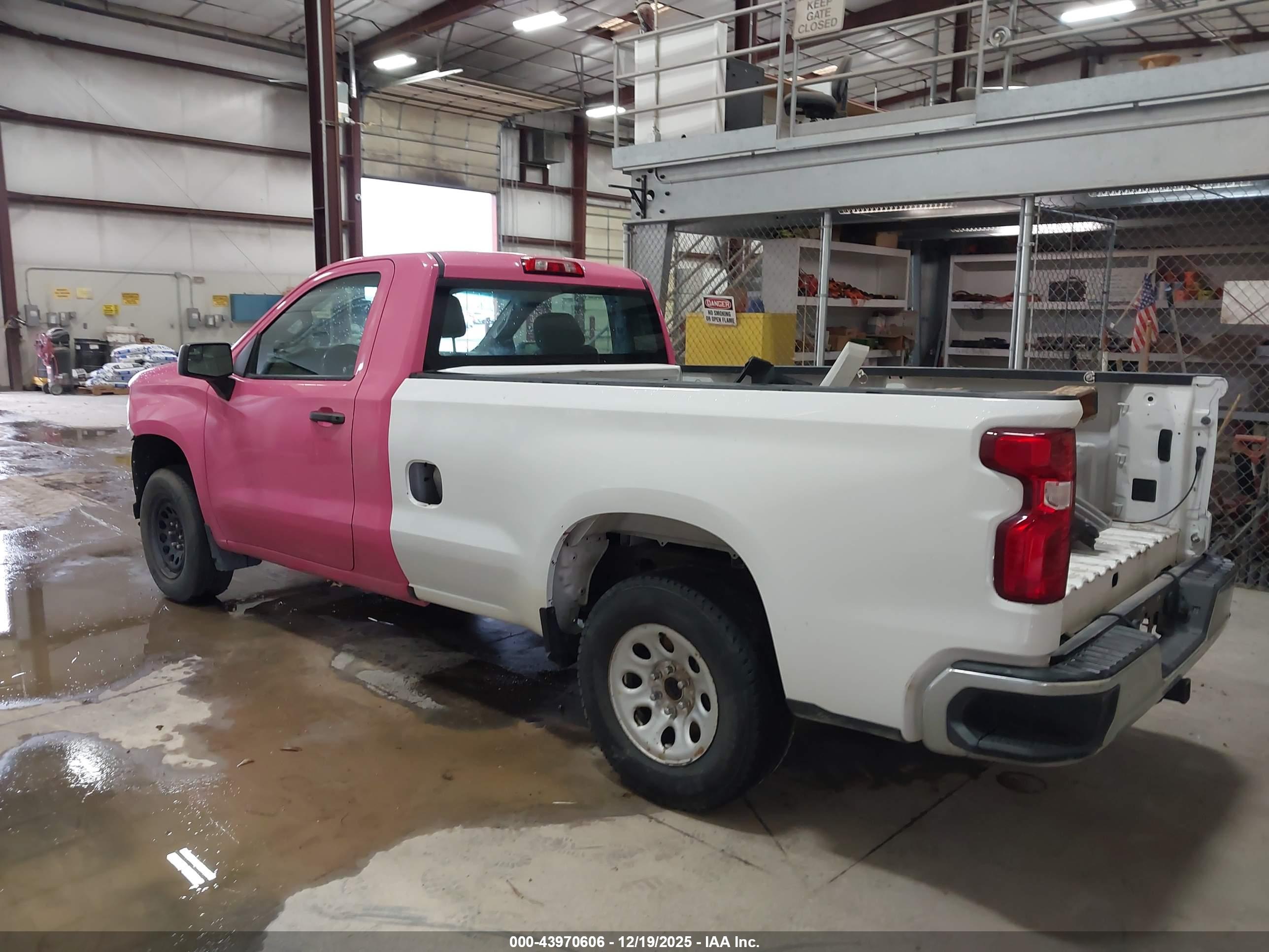 CHEVROLET SILVERADO image 3