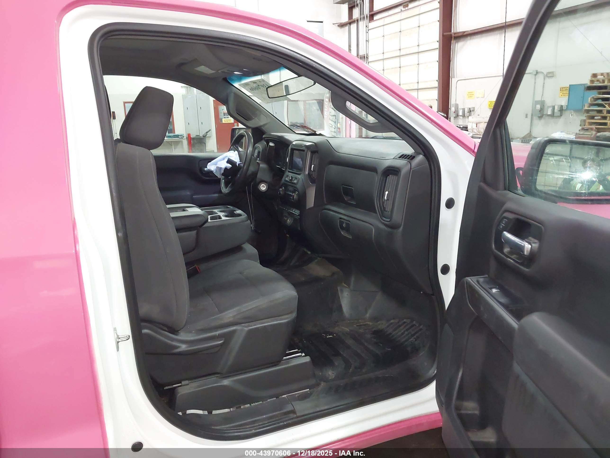 CHEVROLET SILVERADO image 5