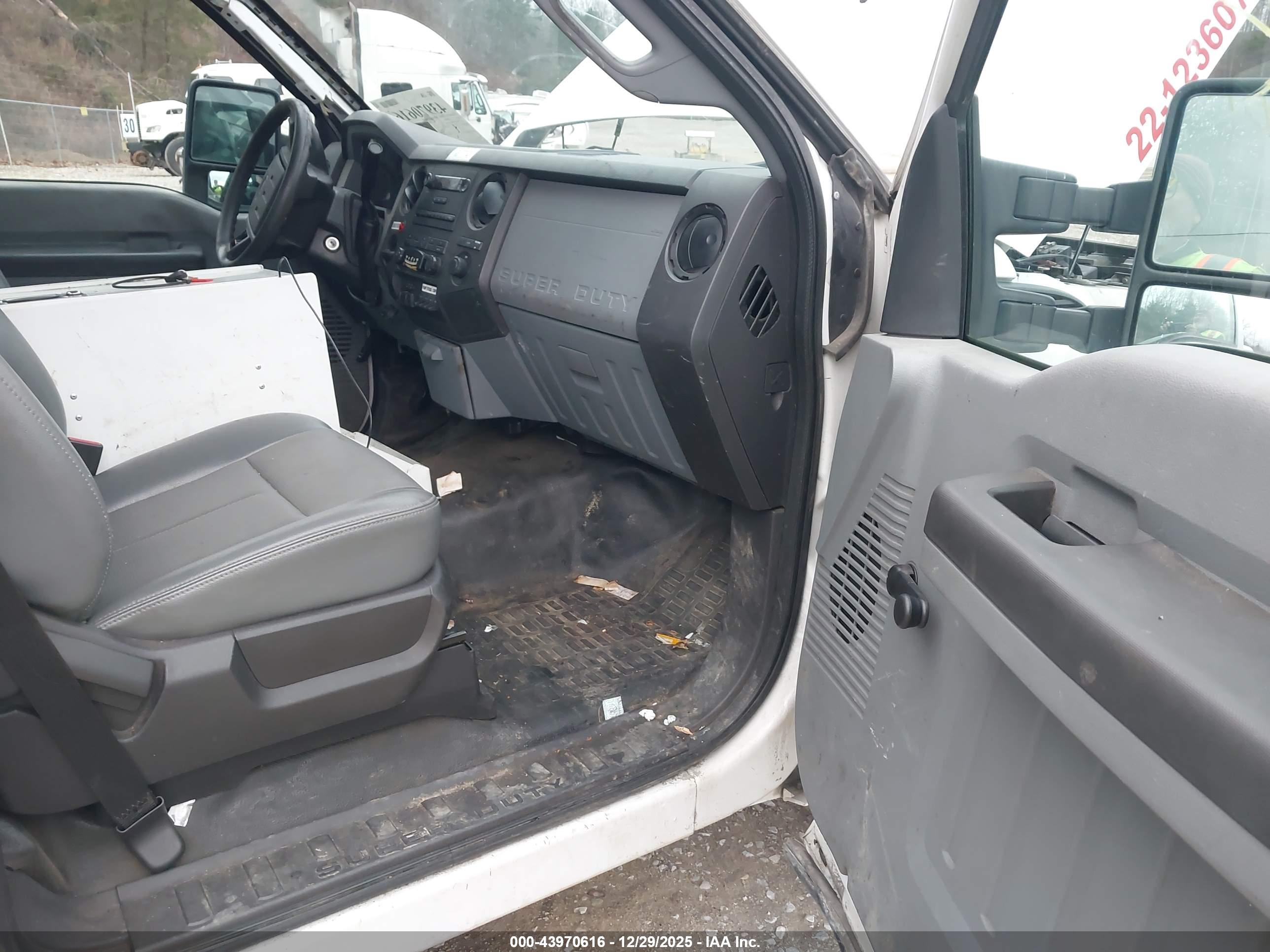 FORD F-450 image 7