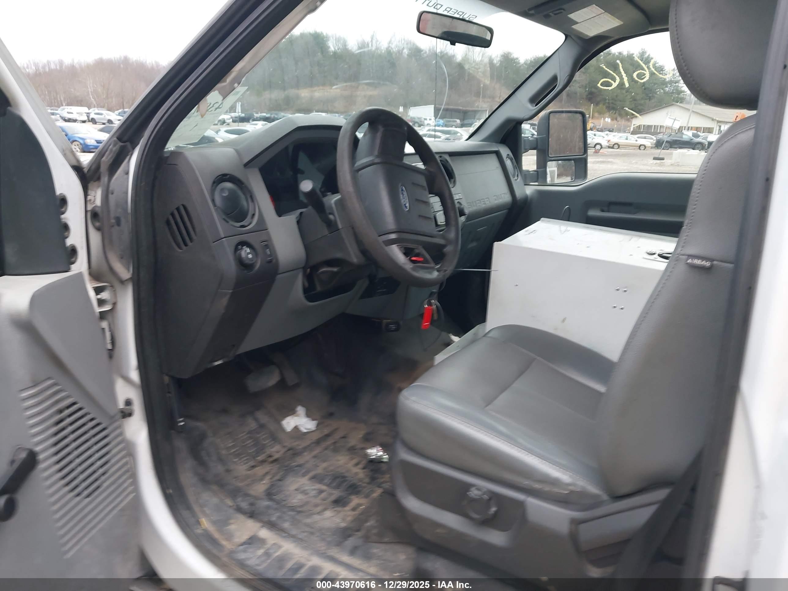 FORD F-450 image 8