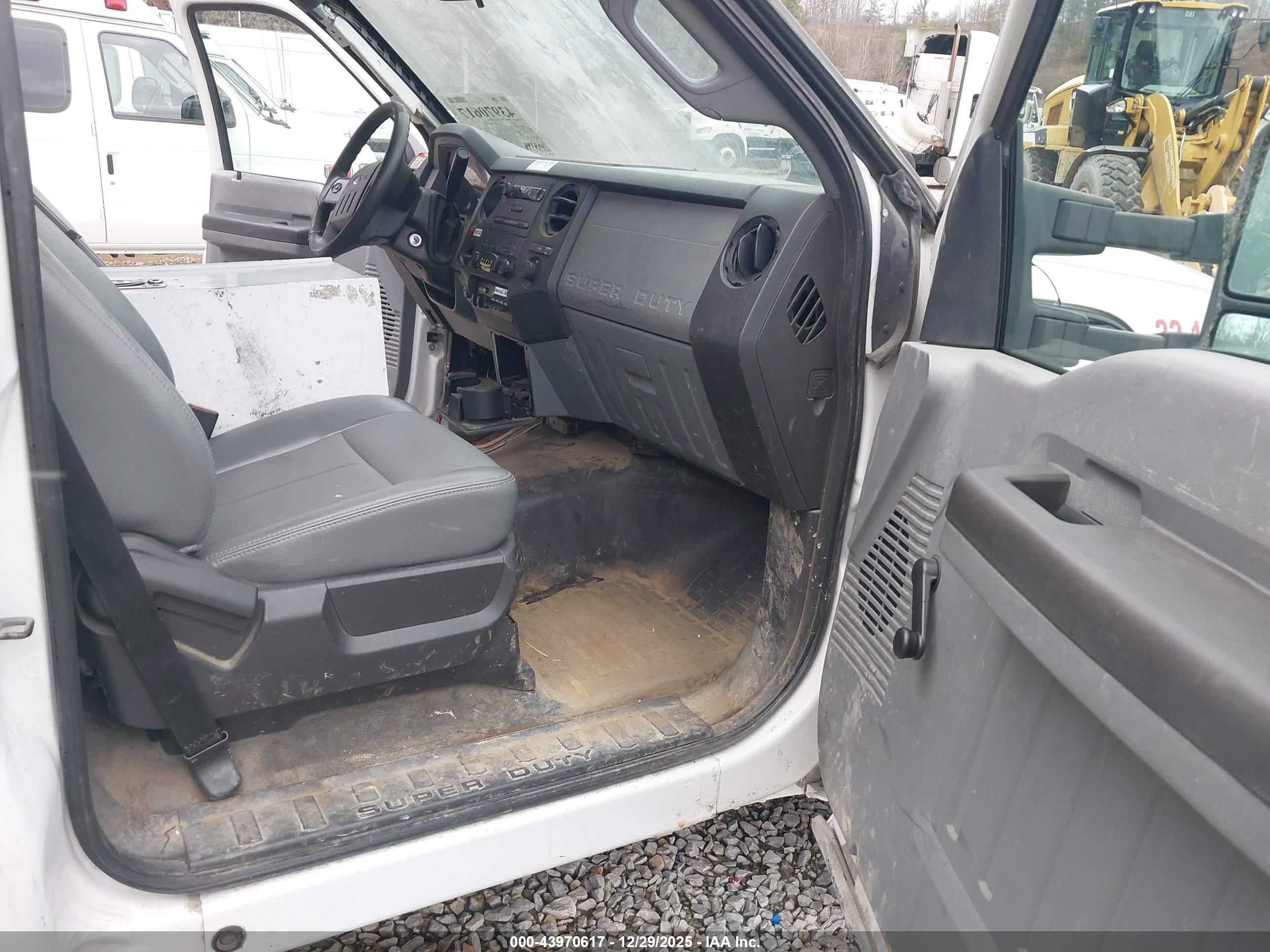 FORD F-450 image 8