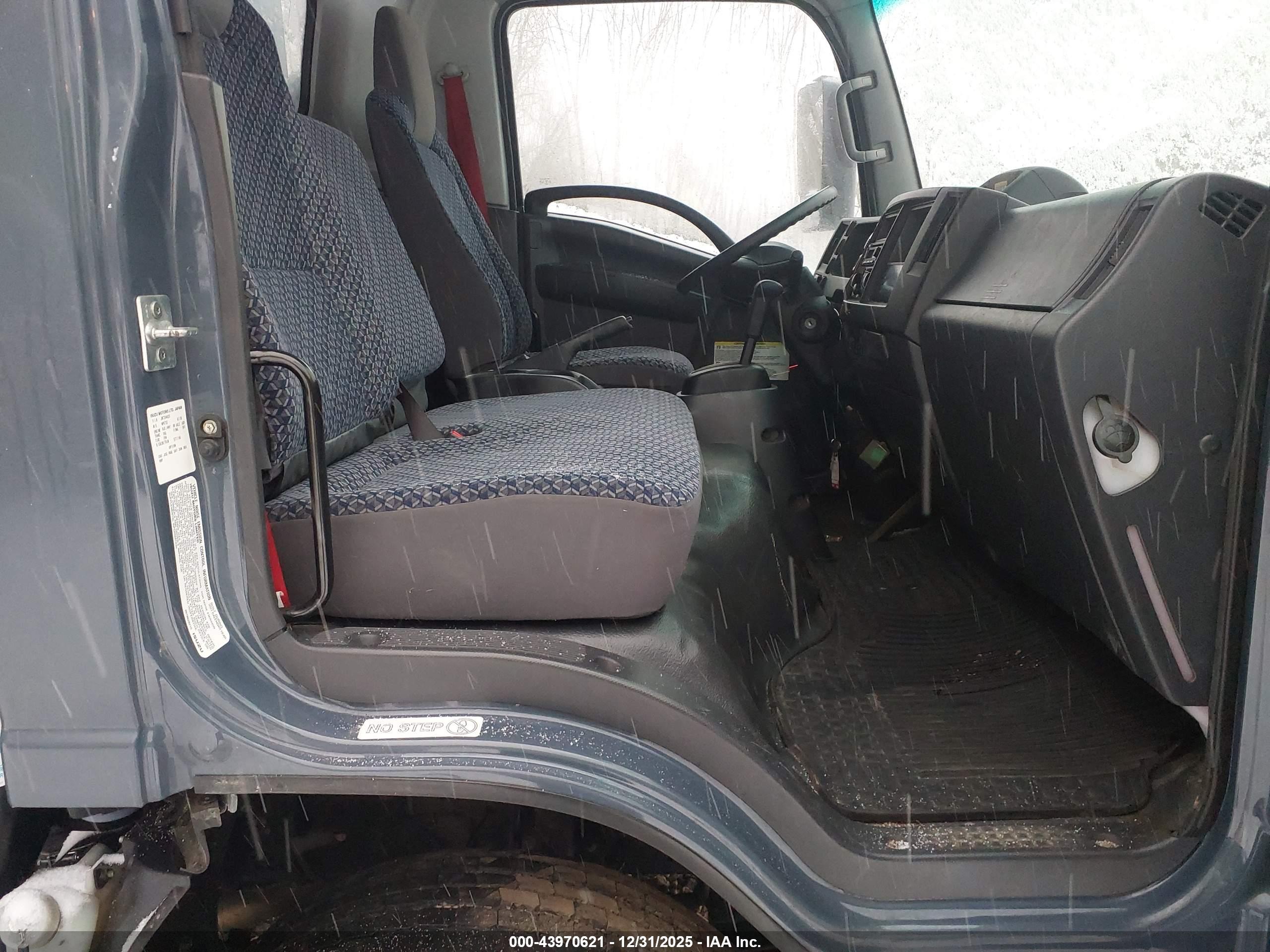ISUZU NRR image 8