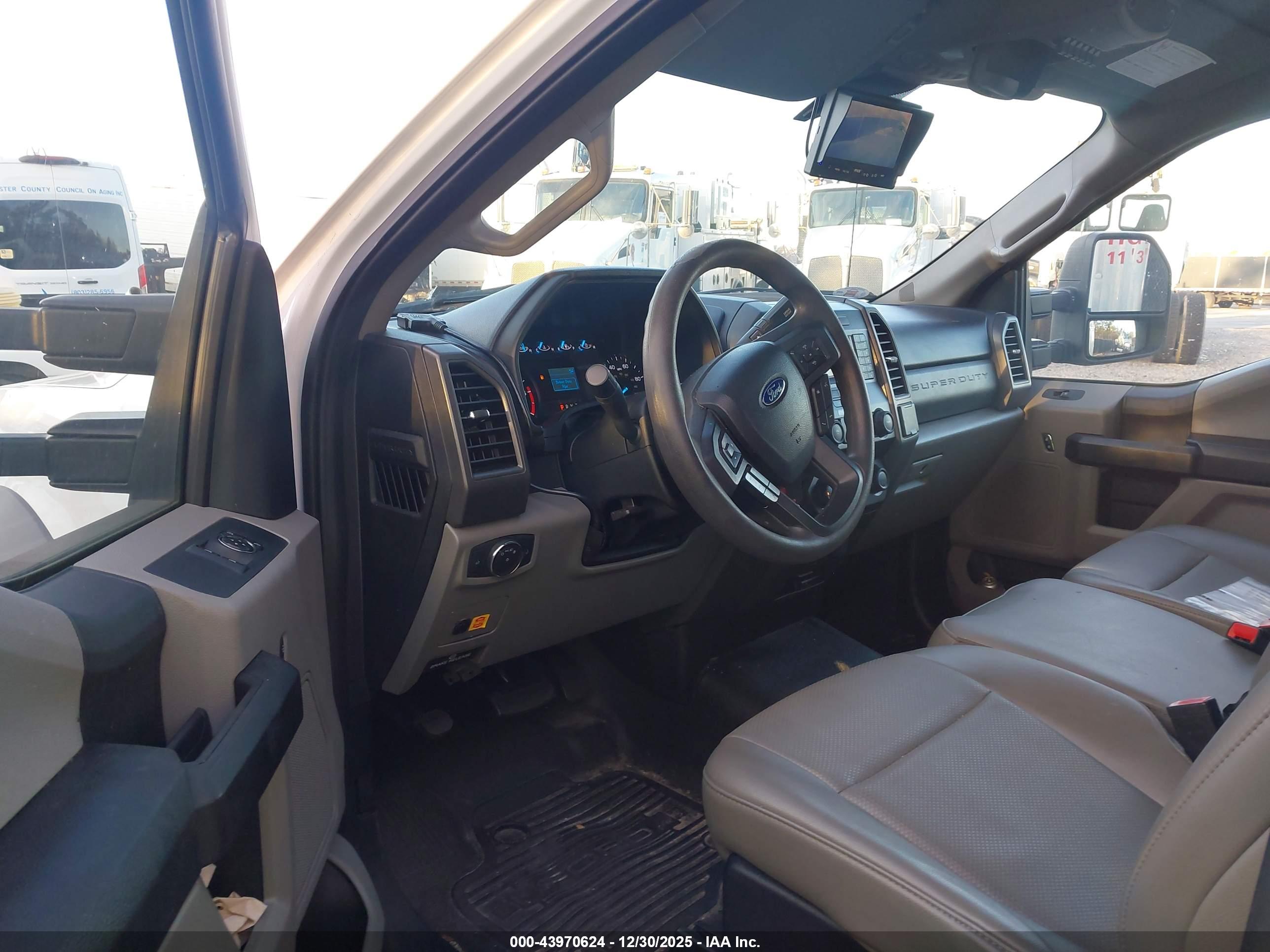FORD F-450 image 8