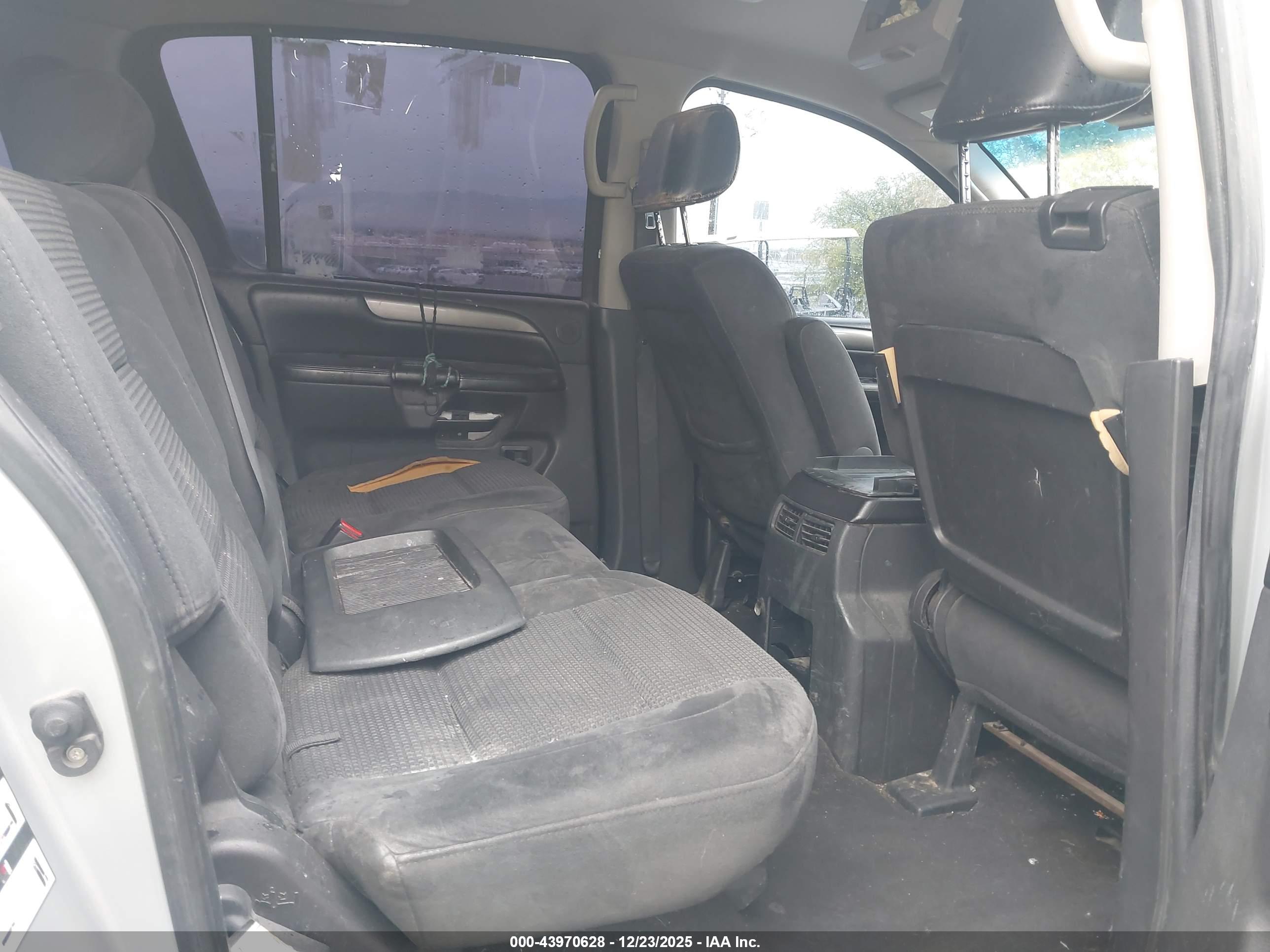 NISSAN ARMADA image 8