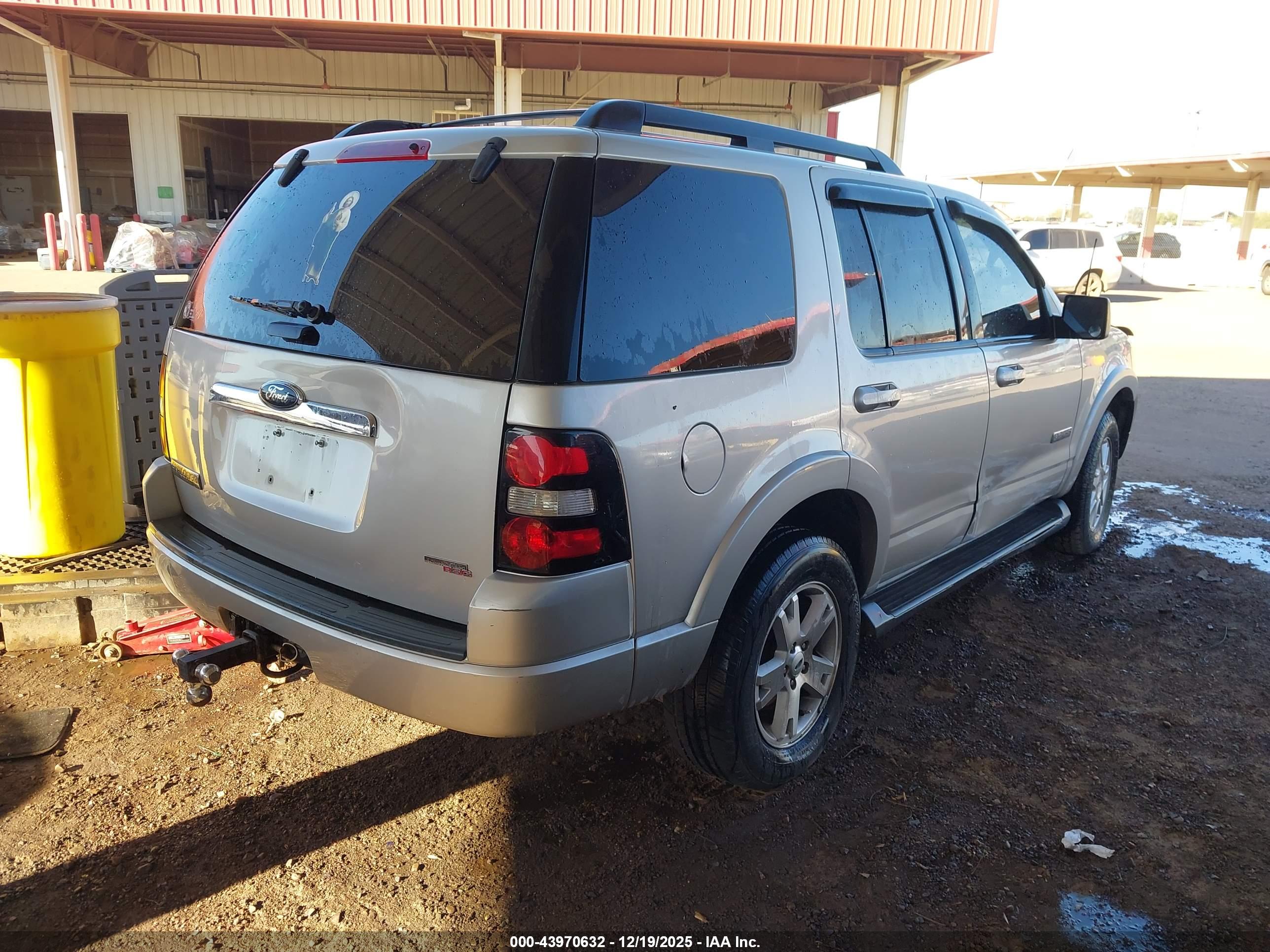 FORD EXPLORER image 4