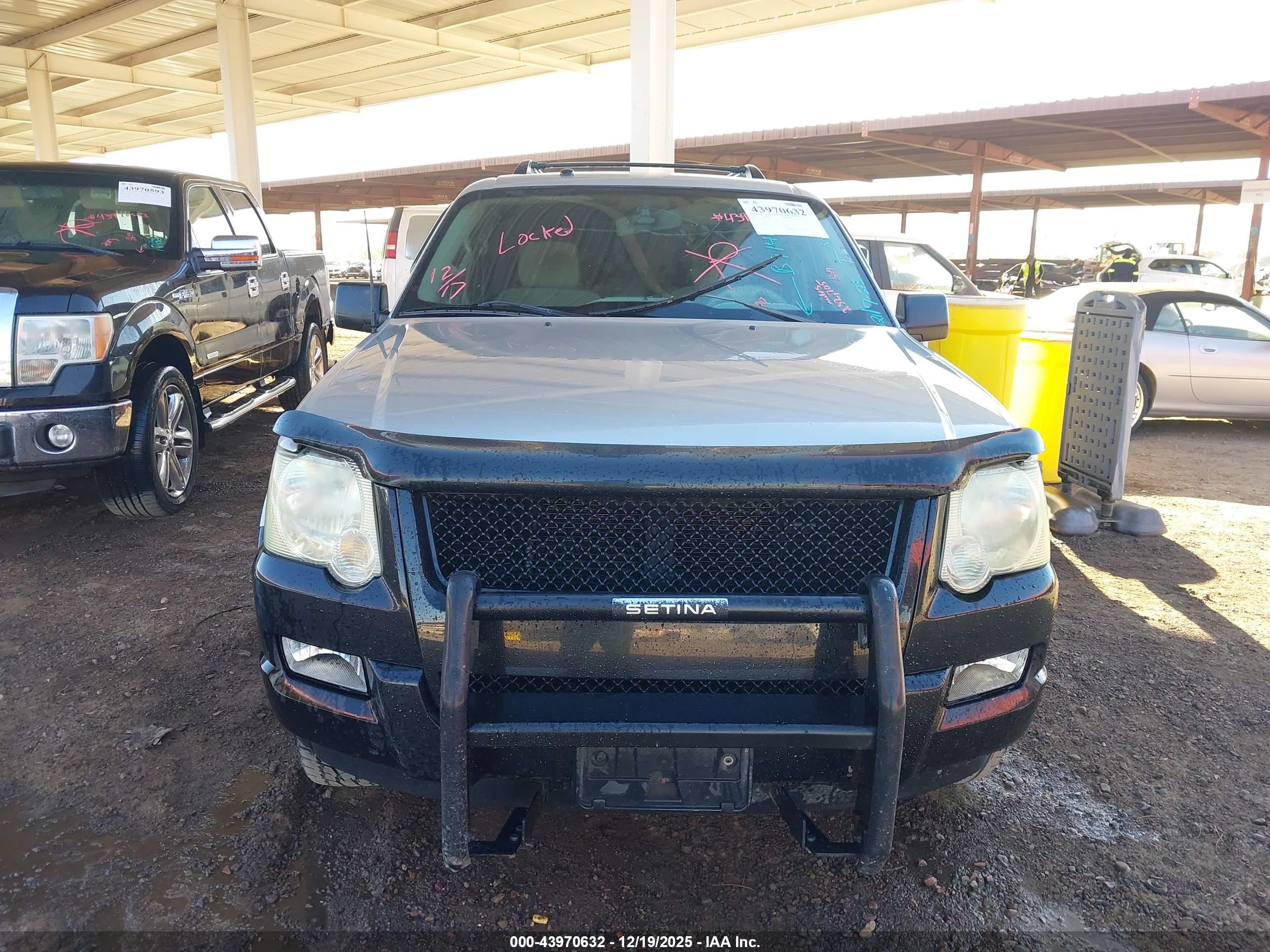 FORD EXPLORER image 6