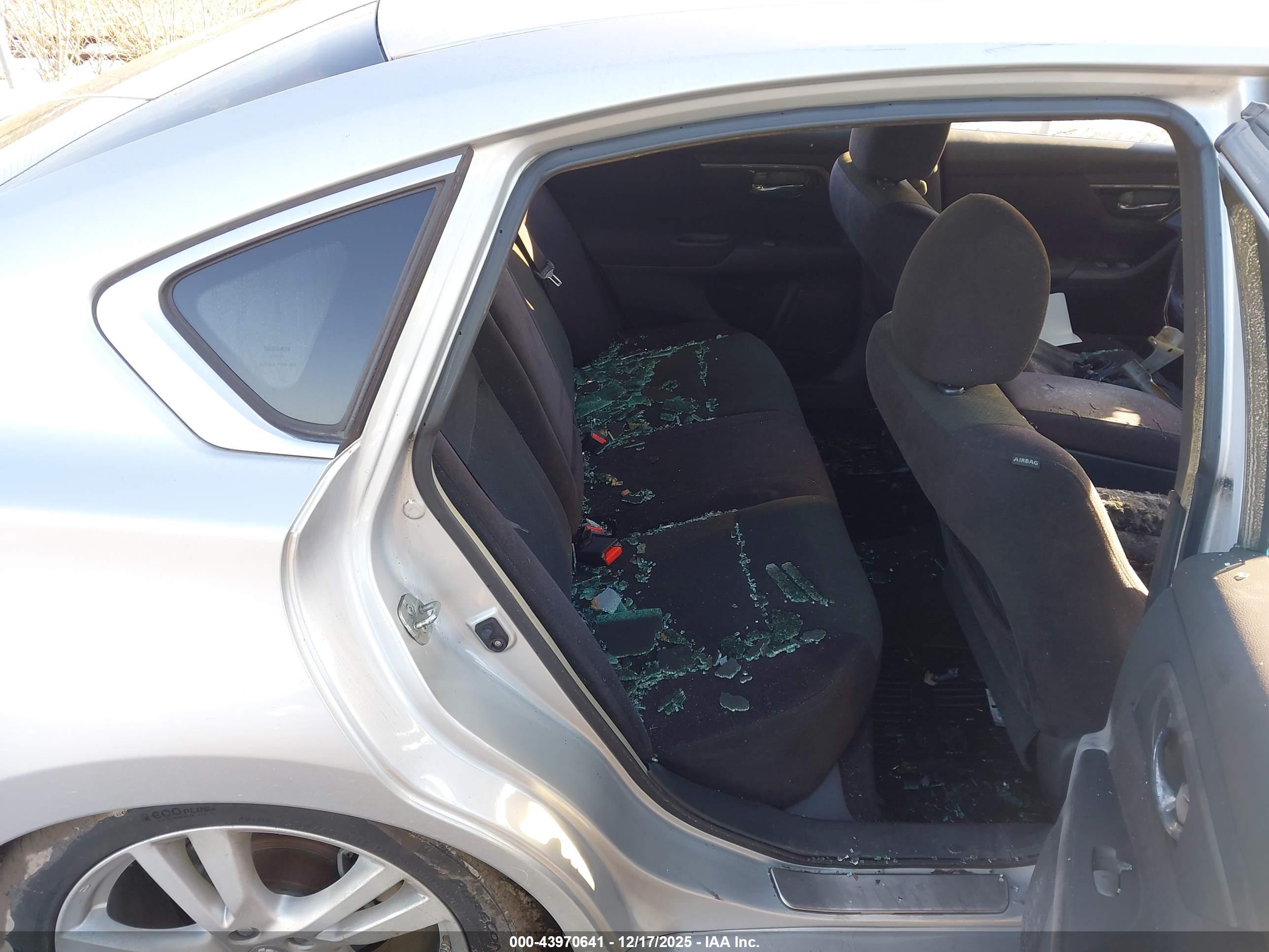 NISSAN ALTIMA image 8