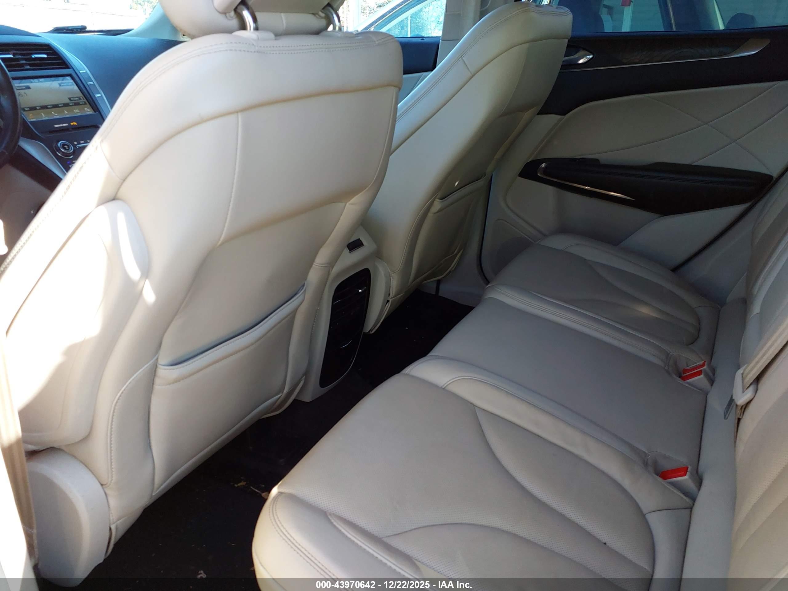 LINCOLN MKC image 8