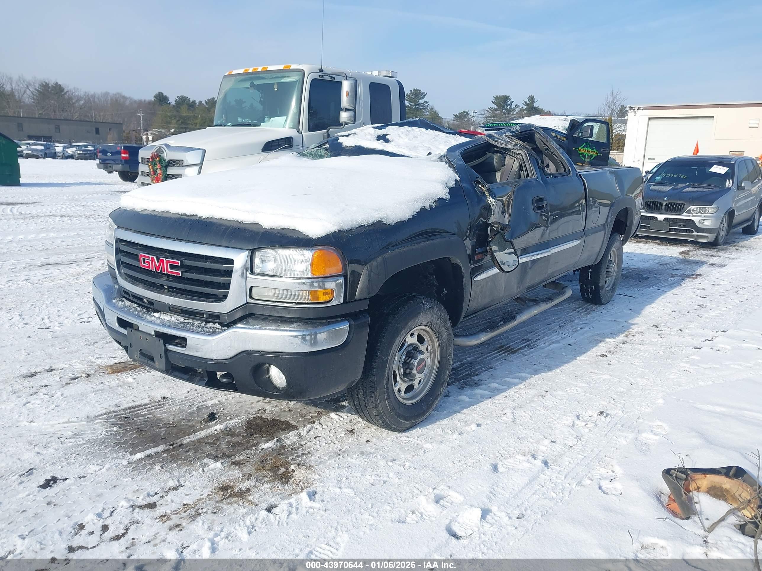 GMC SIERRA image 2