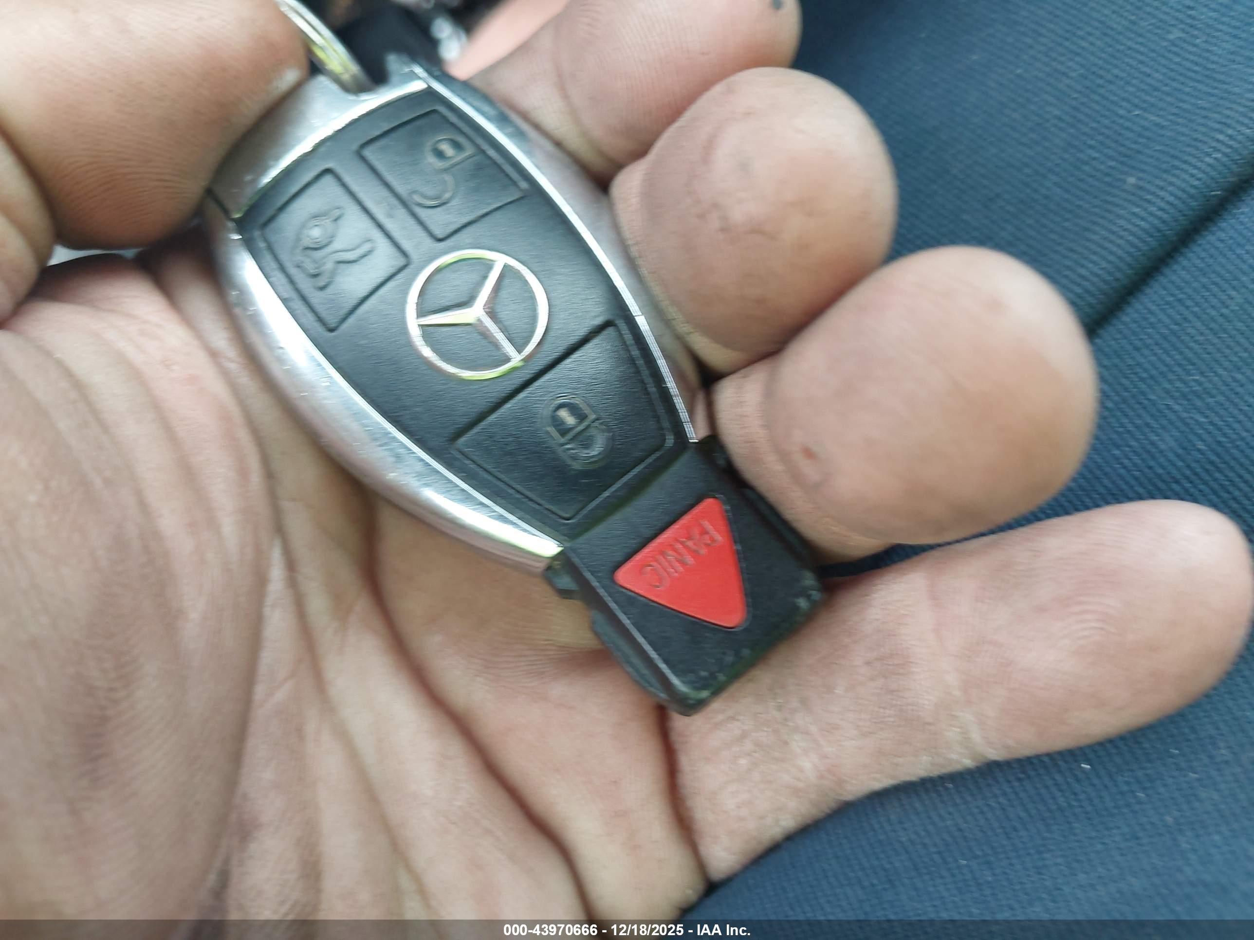 MERCEDES-BENZ E image 11