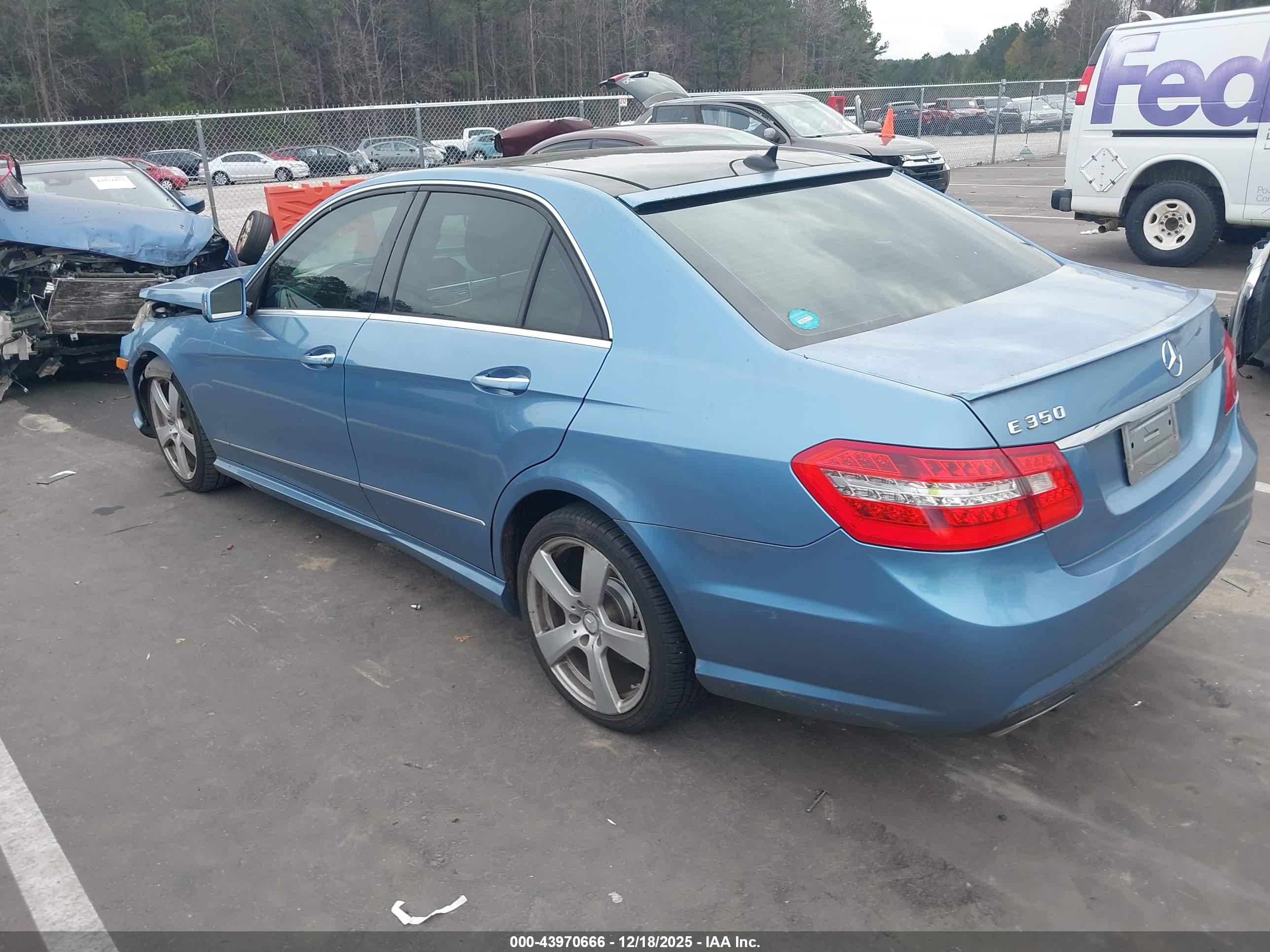 MERCEDES-BENZ E image 3