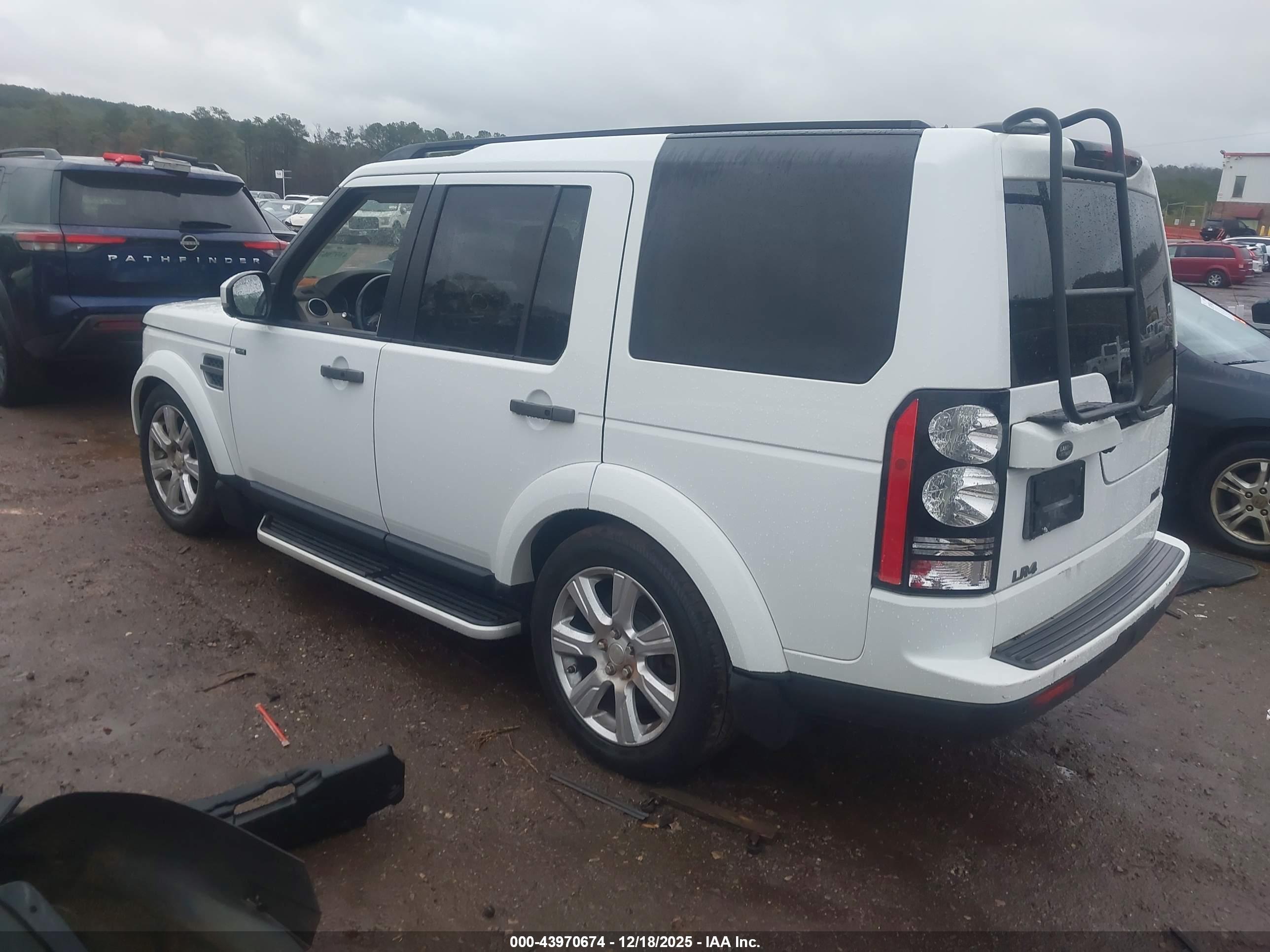 LAND ROVER image 3