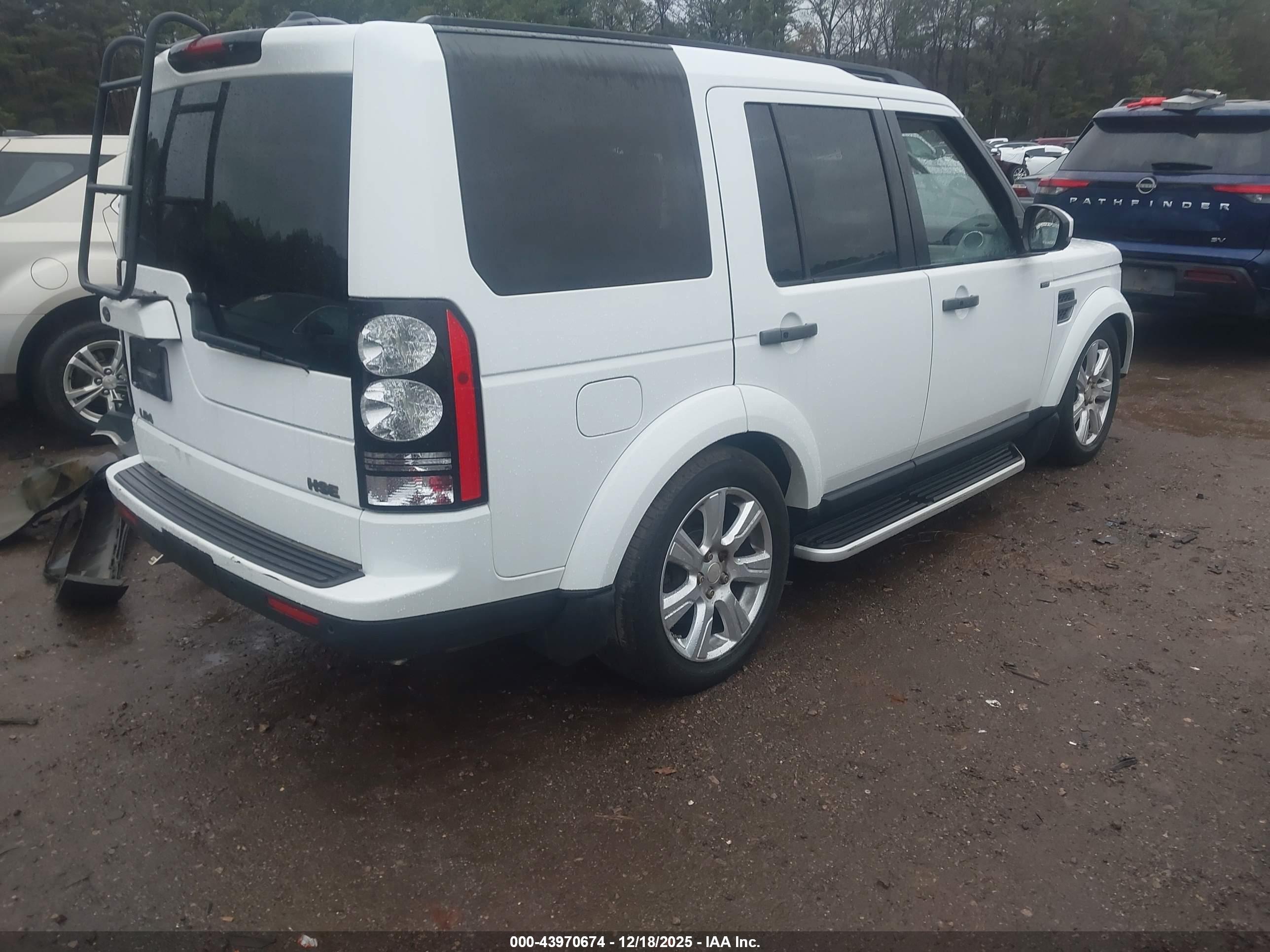 LAND ROVER image 4