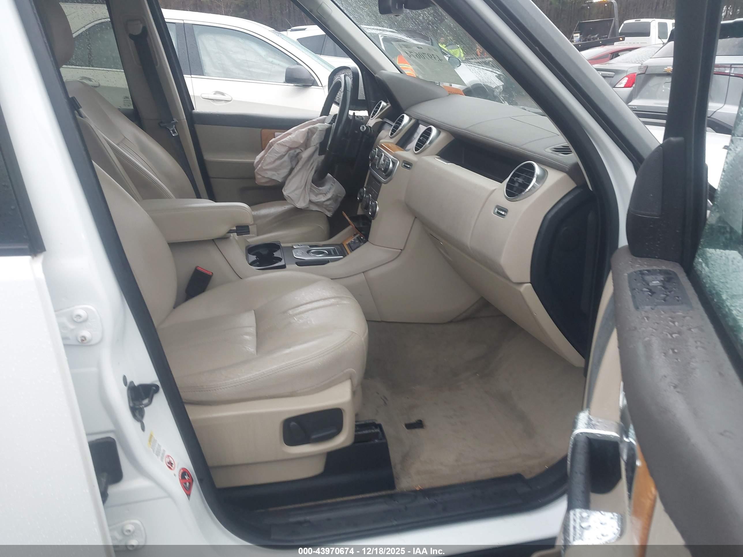 LAND ROVER image 5