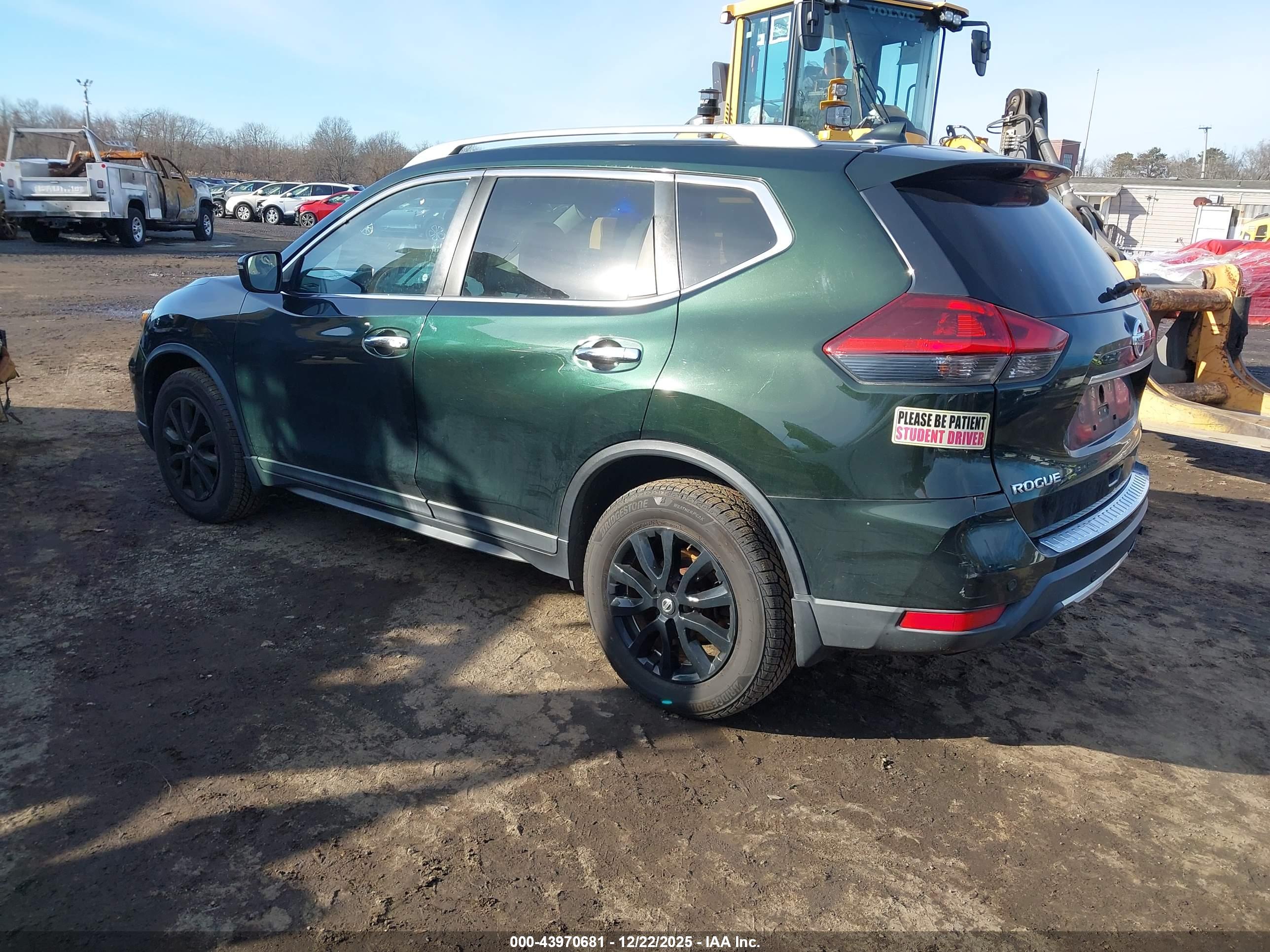 NISSAN ROGUE image 3
