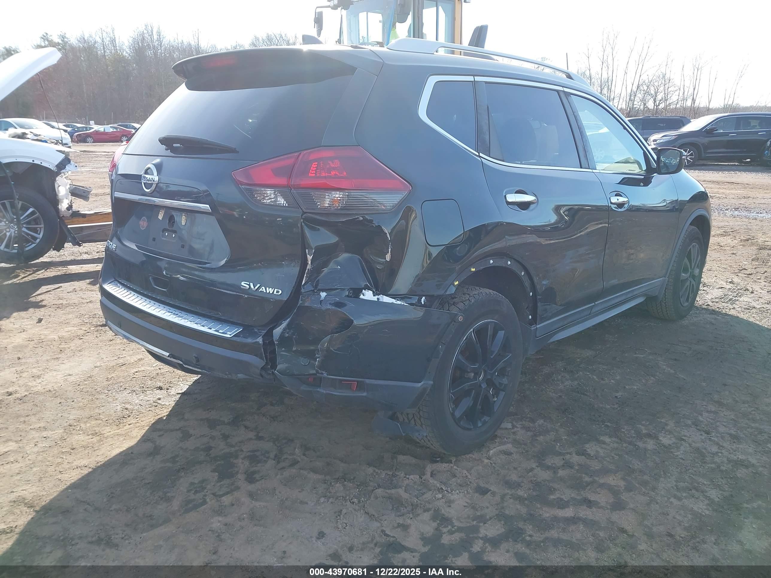 NISSAN ROGUE image 4