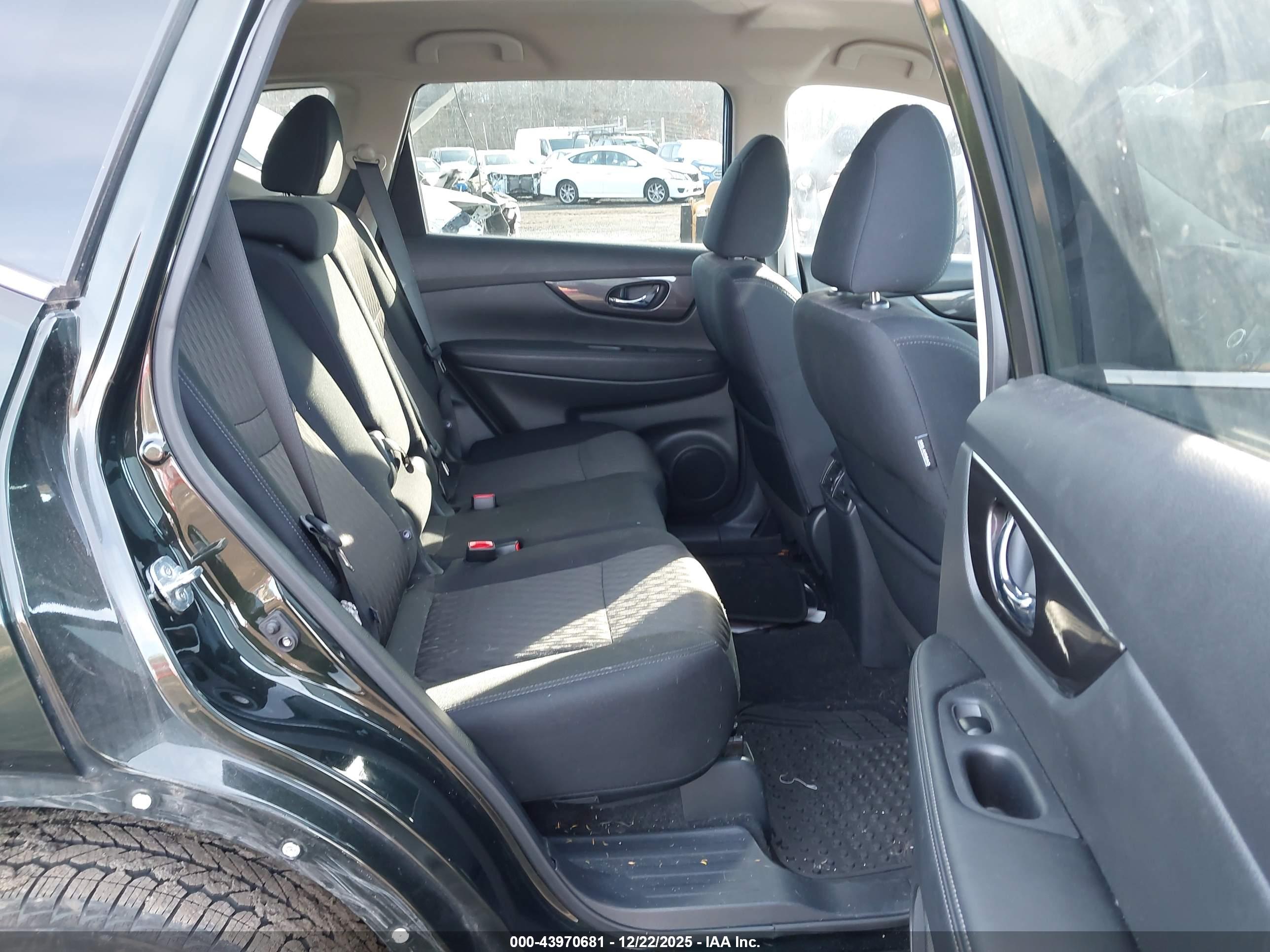 NISSAN ROGUE image 8