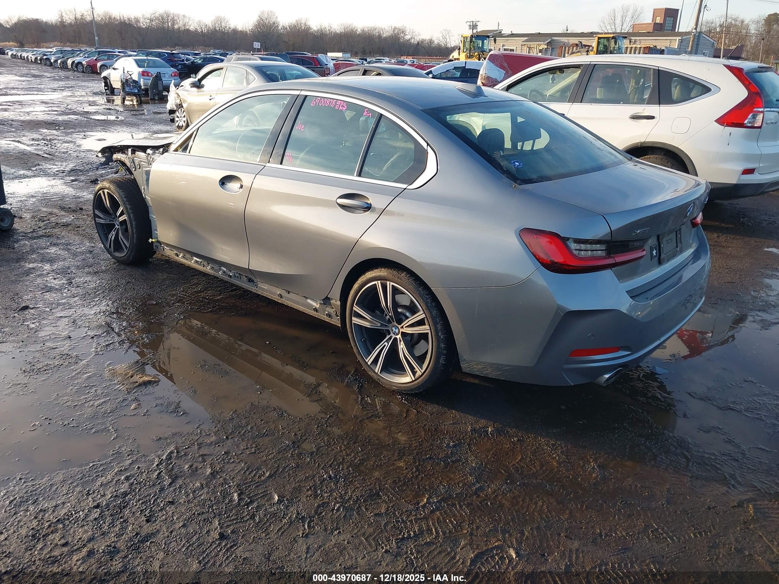 BMW 330I image 3