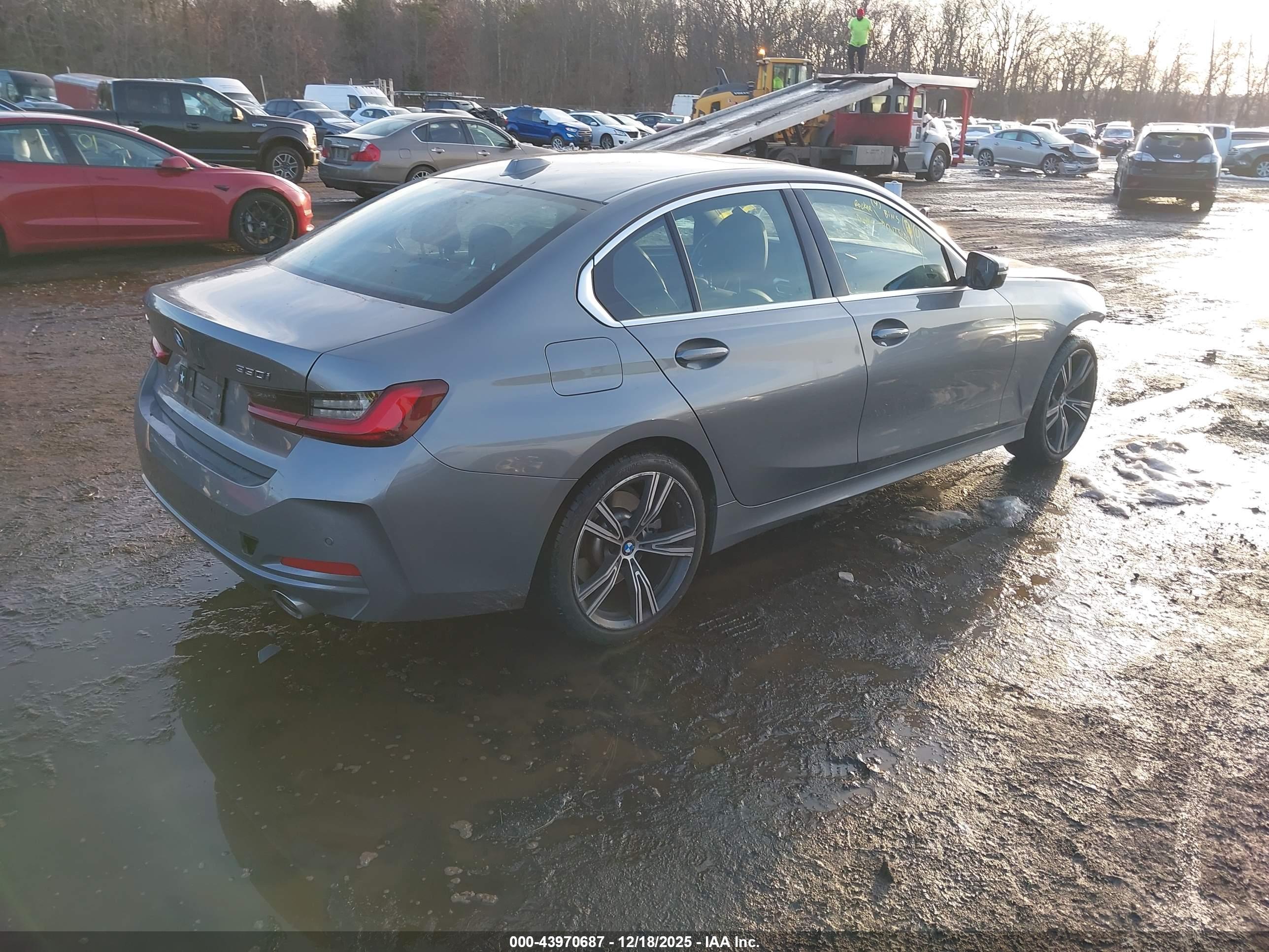 BMW 330I image 4