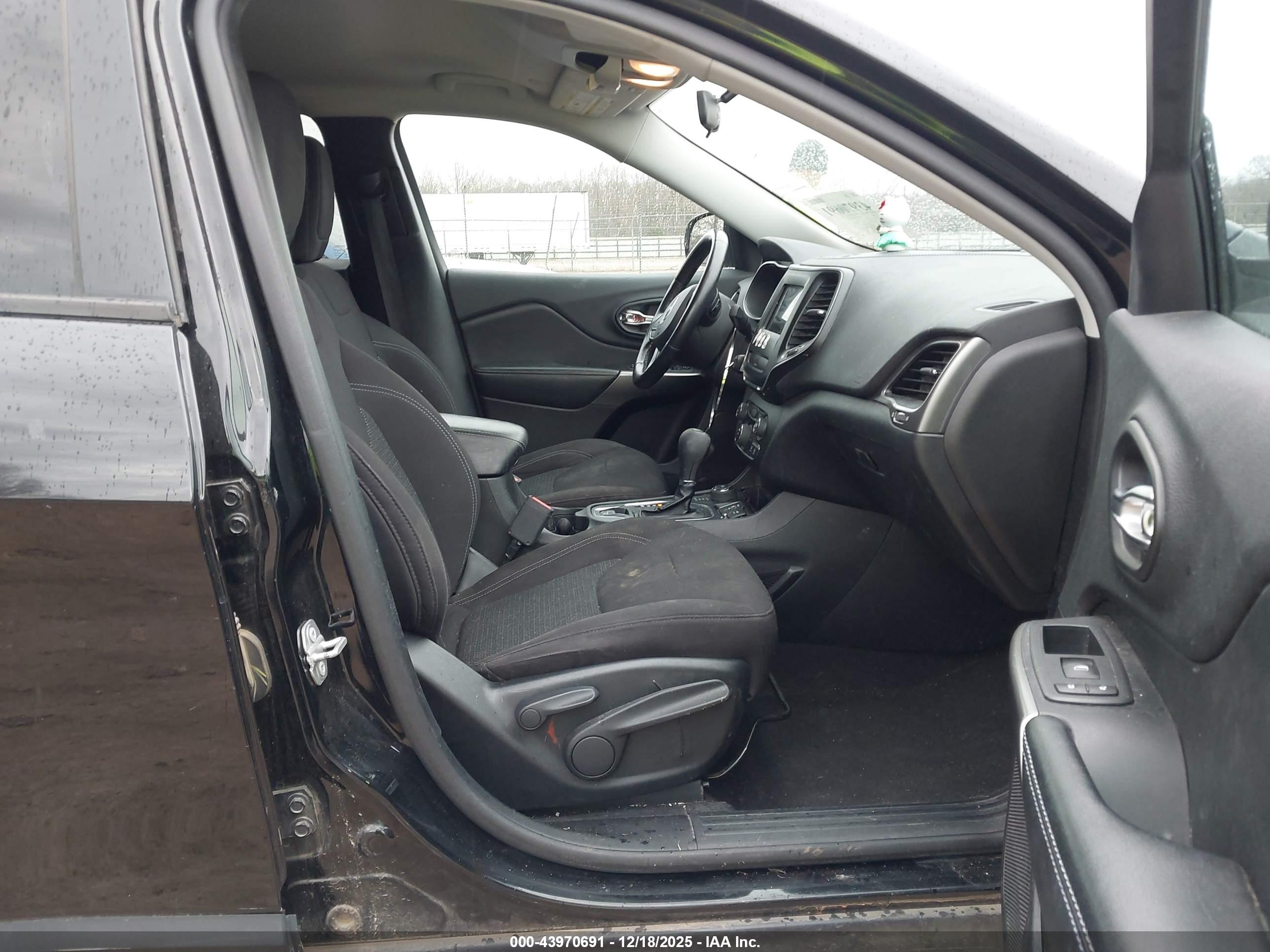 JEEP CHEROKEE image 5