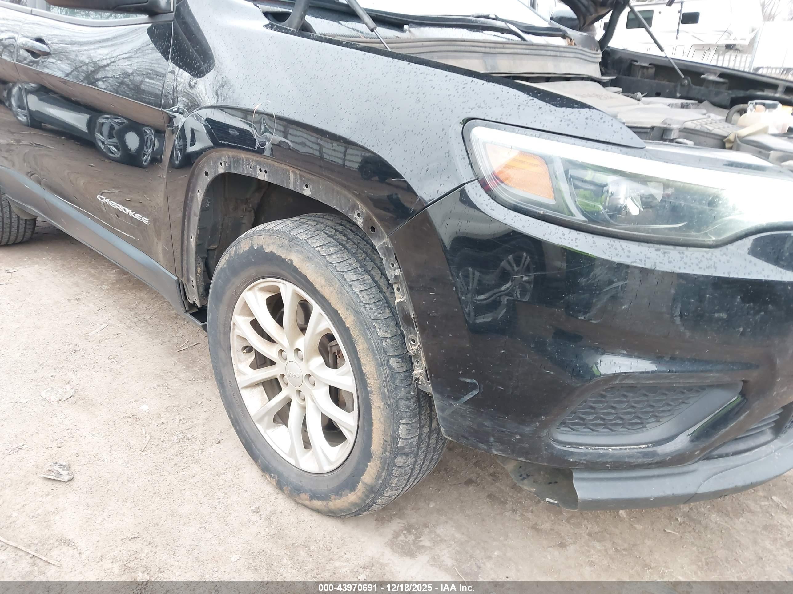 JEEP CHEROKEE image 6