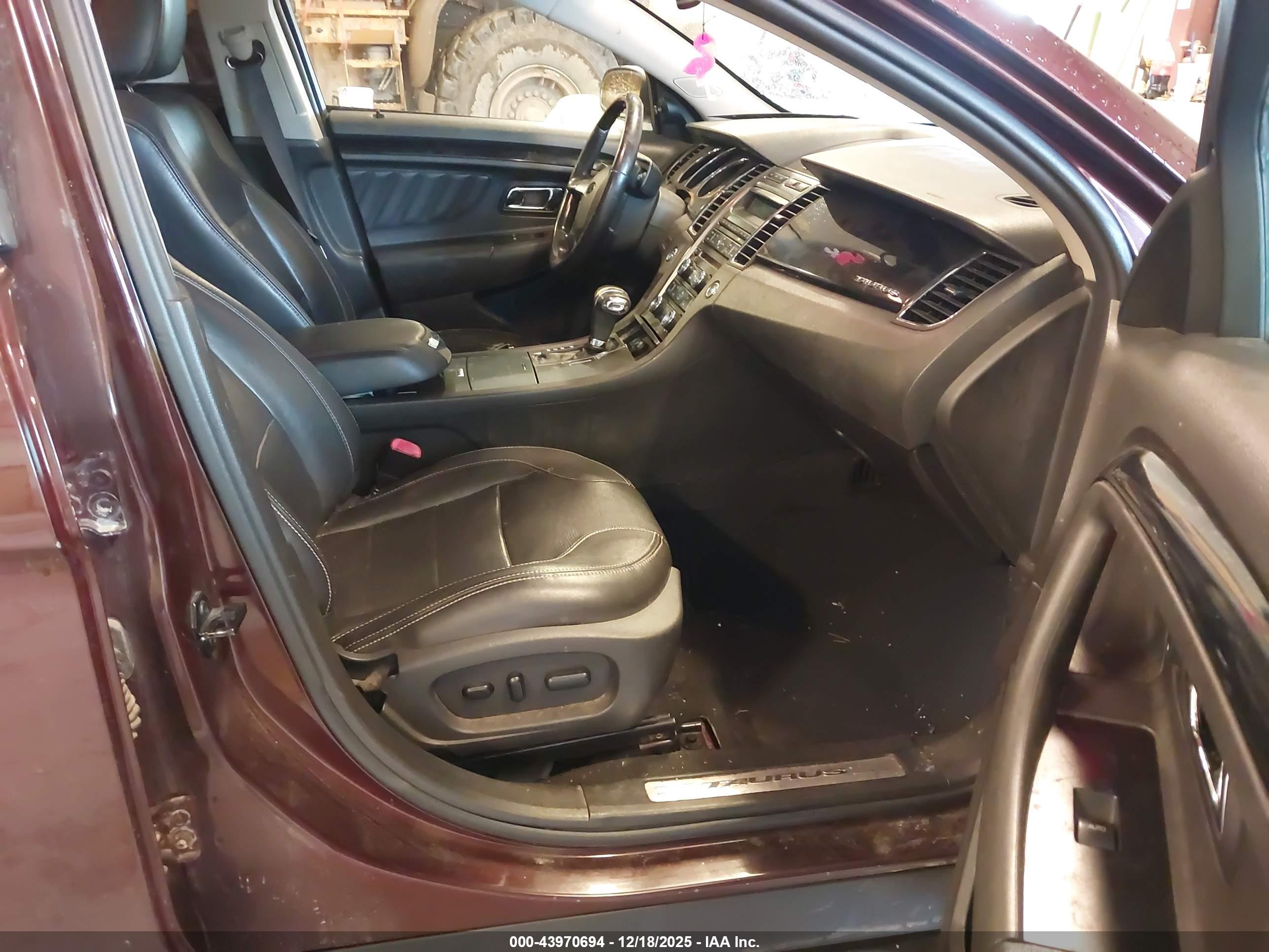 FORD TAURUS image 5