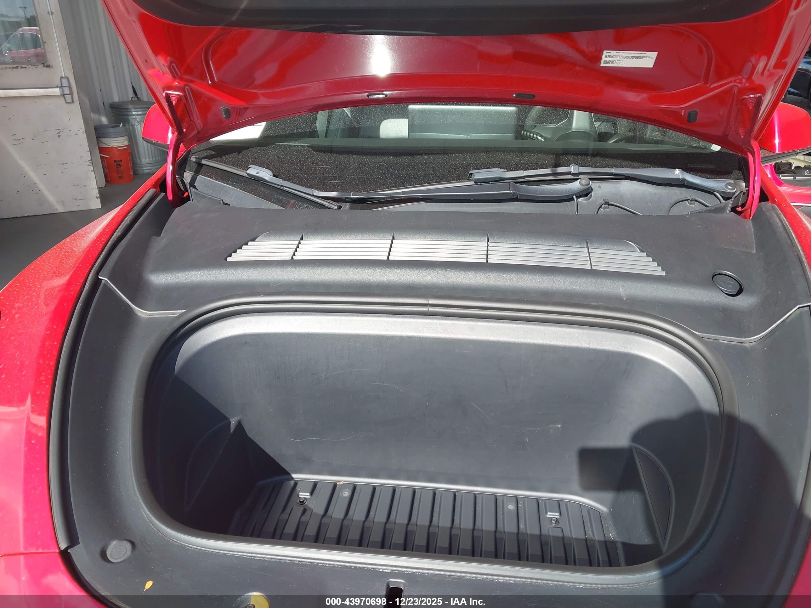 TESLA MODEL image 10