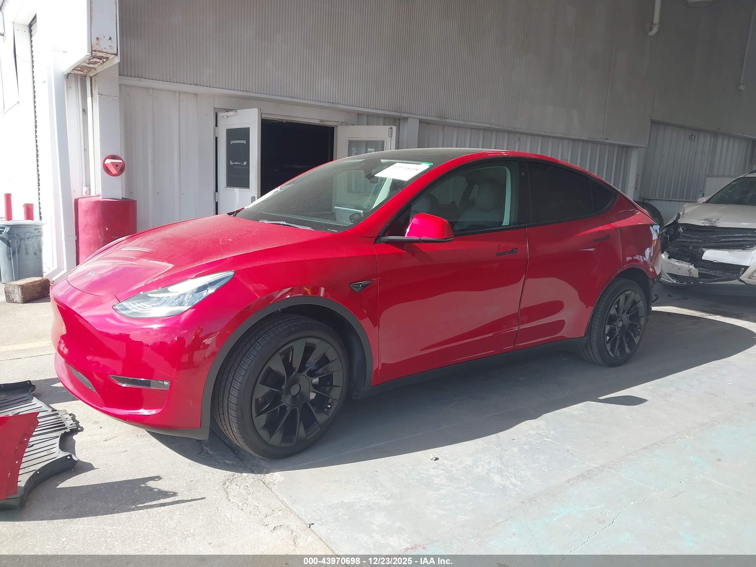 TESLA MODEL image 2