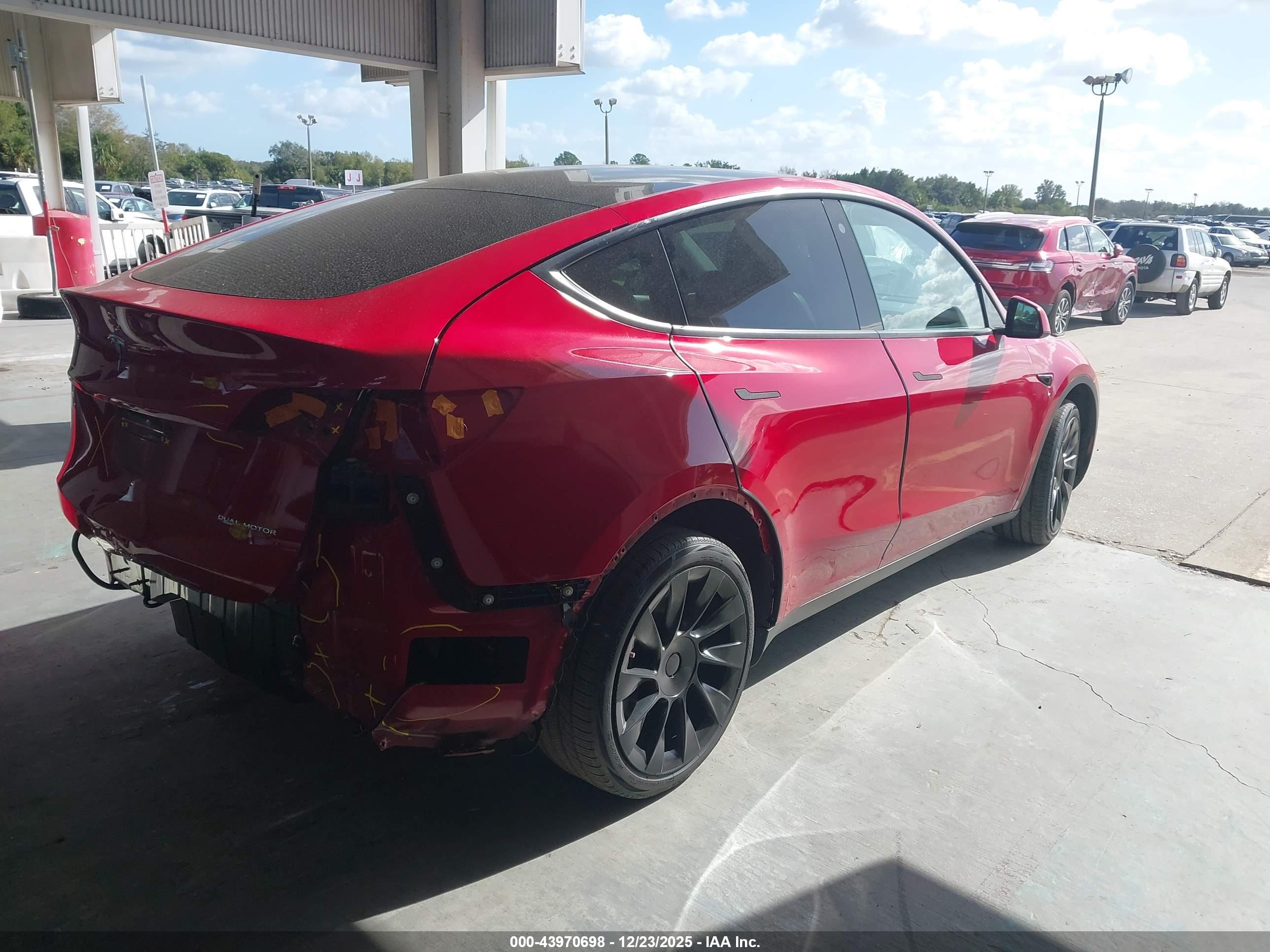 TESLA MODEL image 4