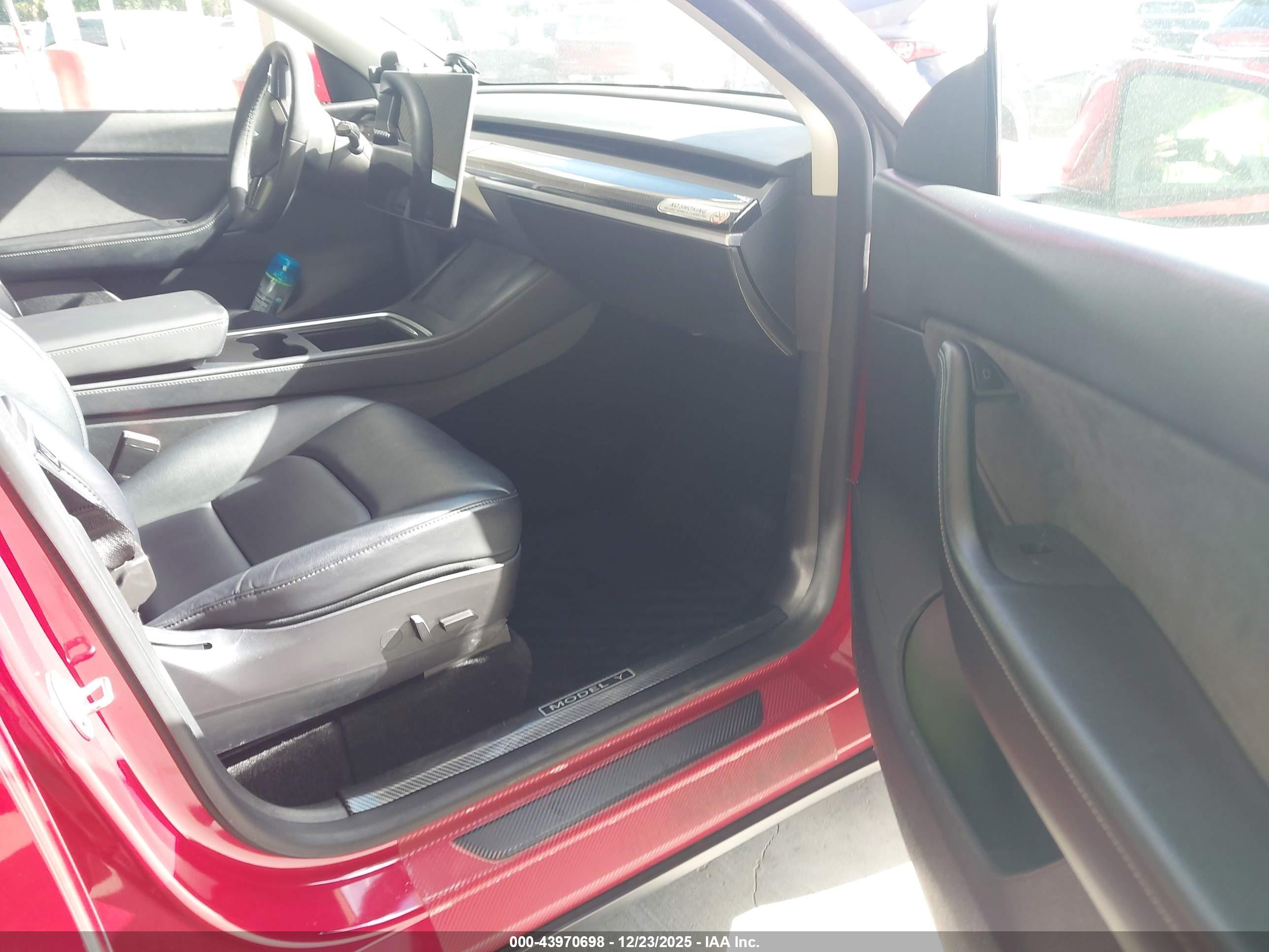 TESLA MODEL image 5