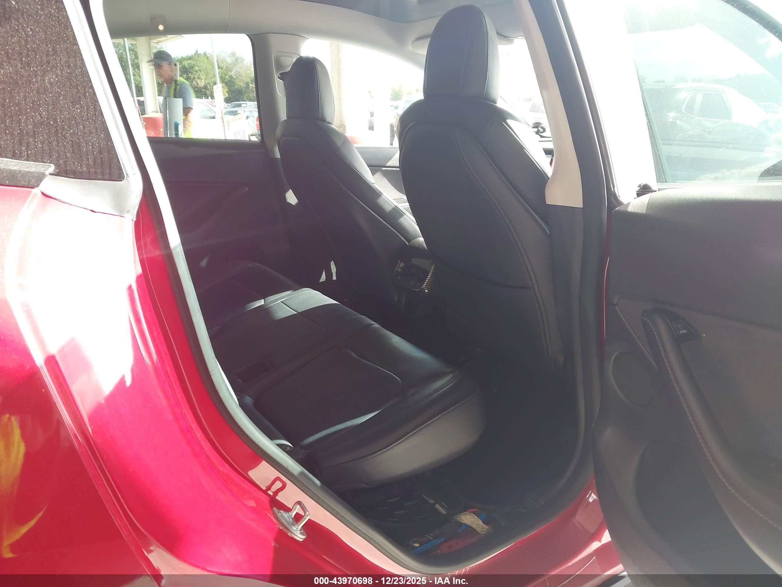 TESLA MODEL image 8