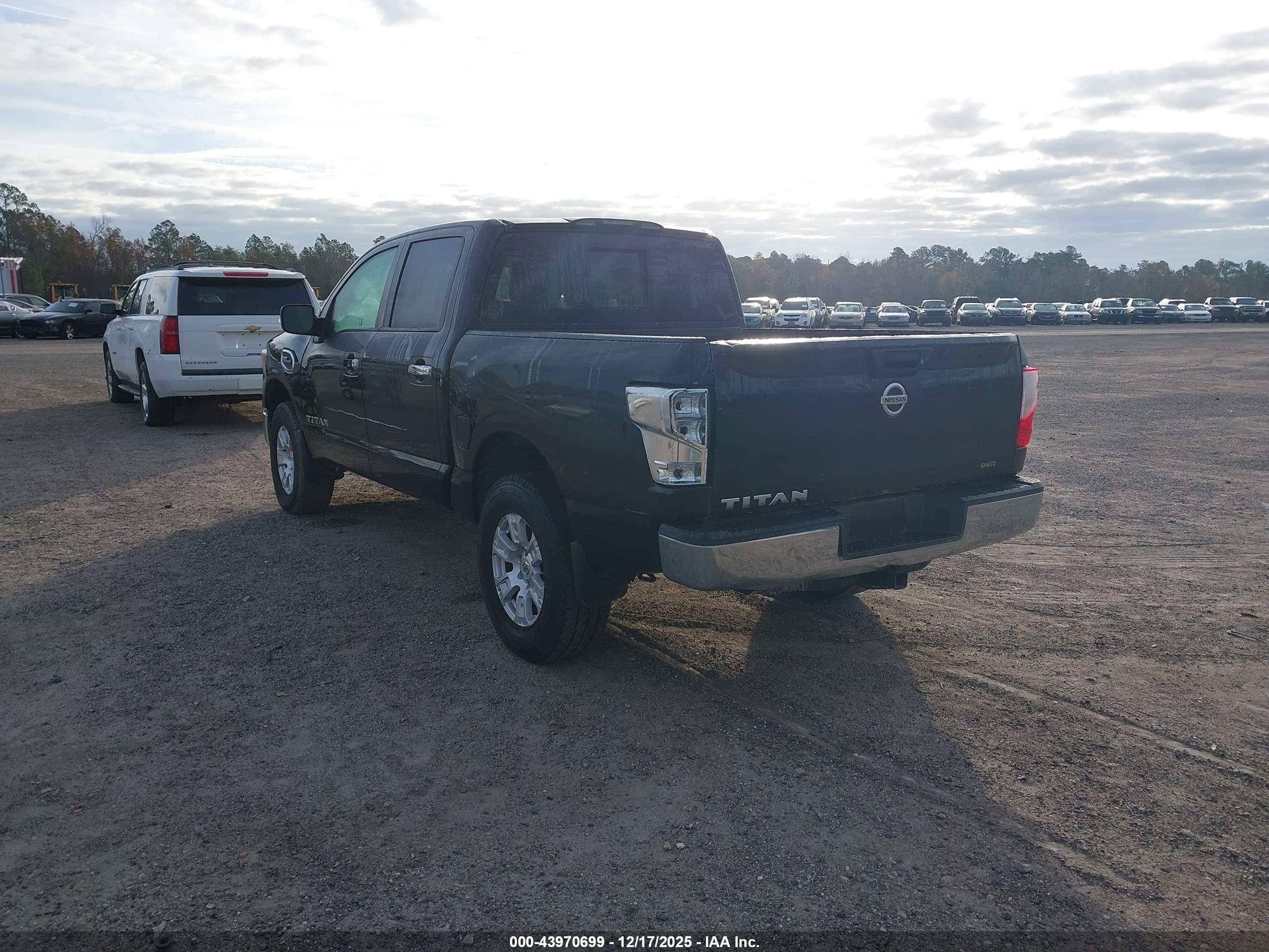 NISSAN TITAN image 3
