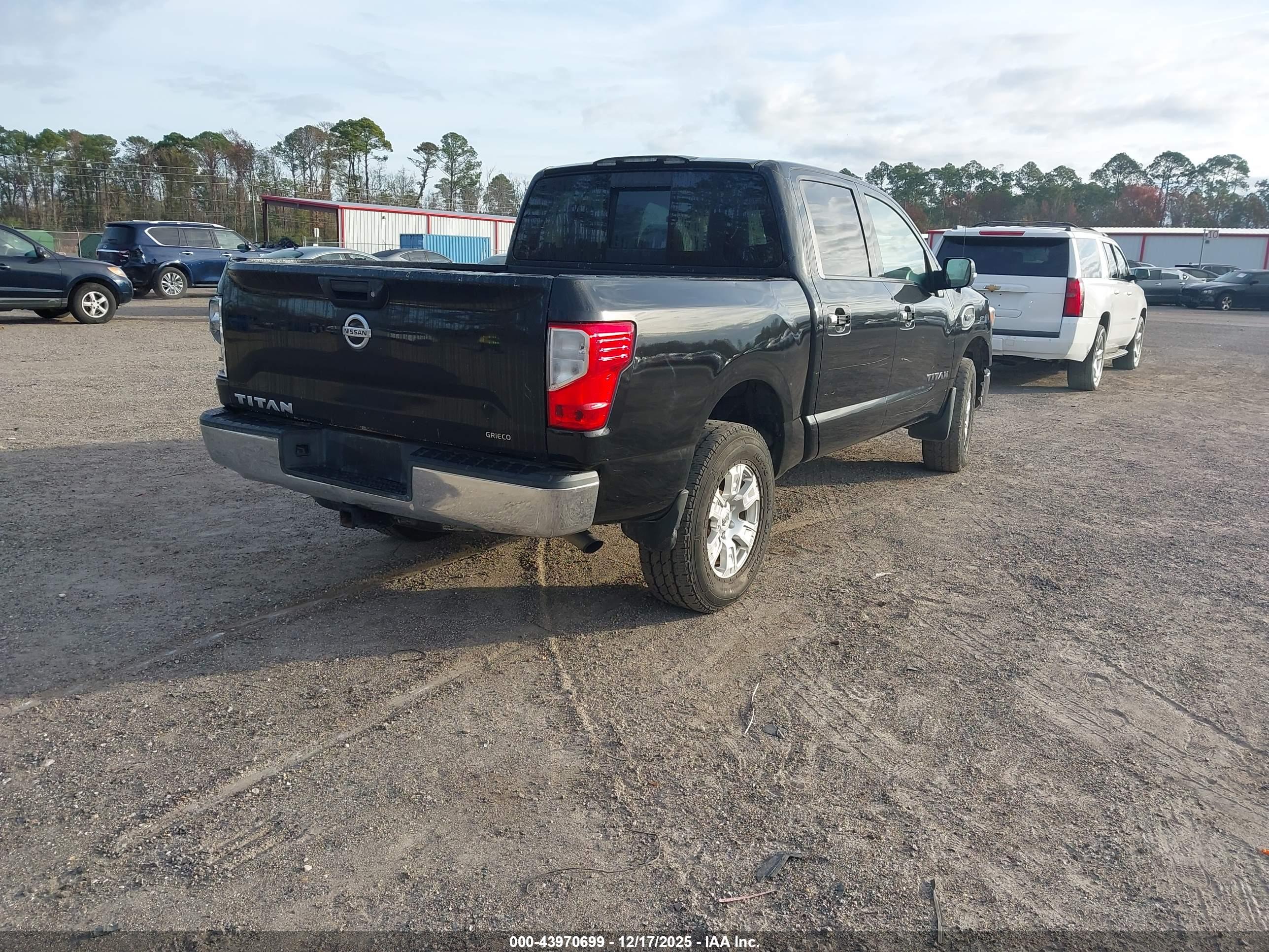 NISSAN TITAN image 4