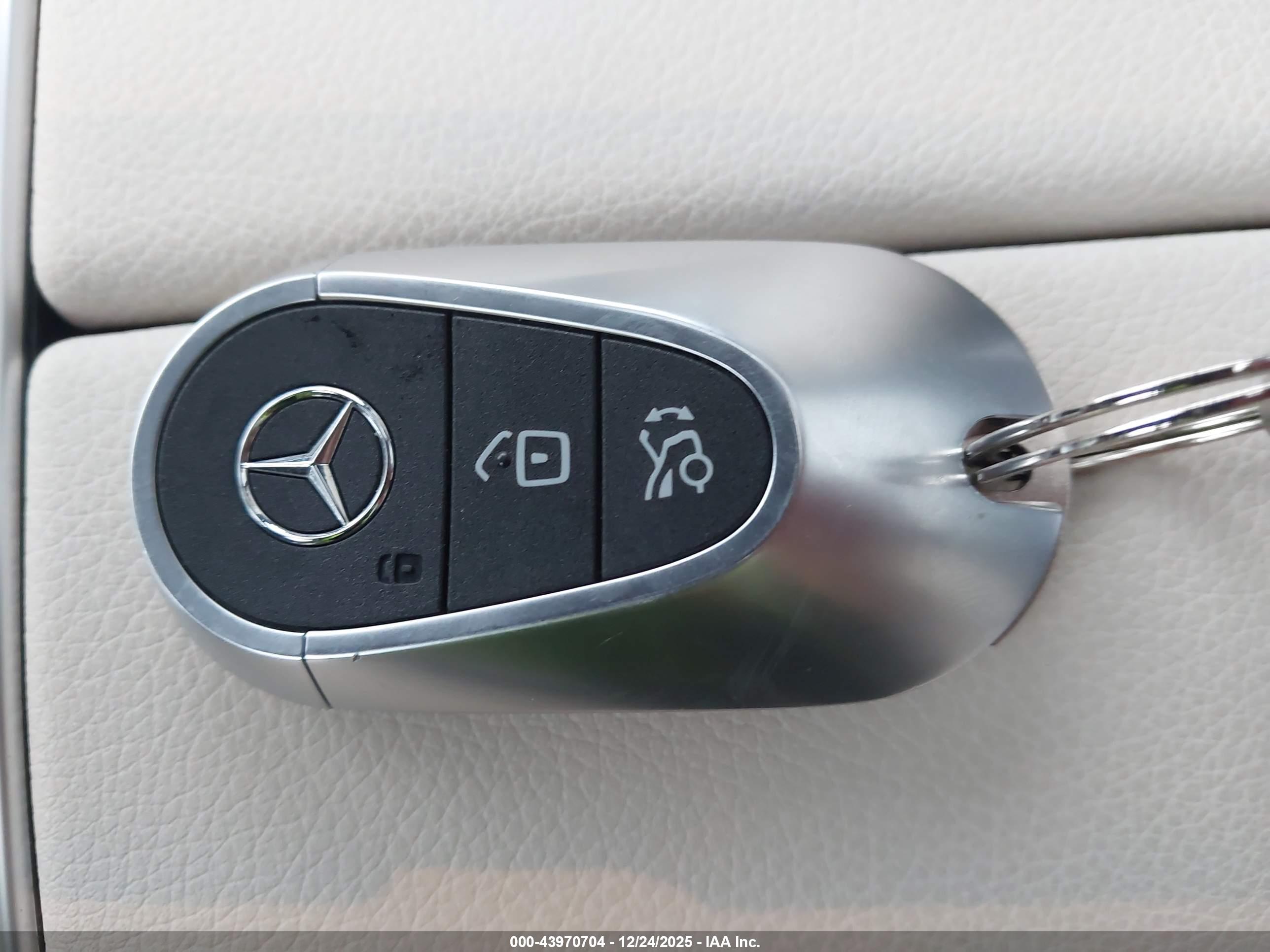 MERCEDES-BENZ GLC image 11
