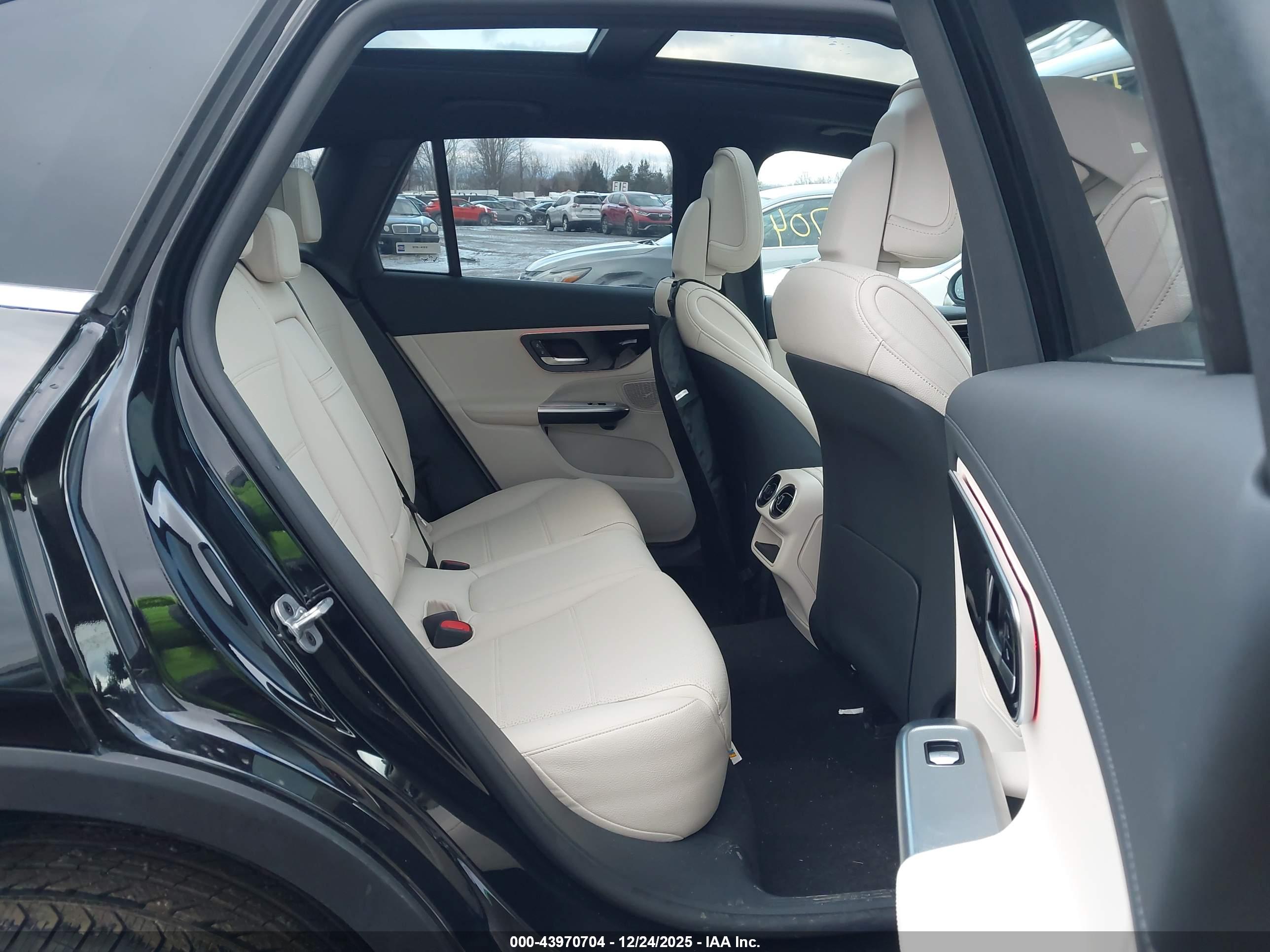 MERCEDES-BENZ GLC image 8