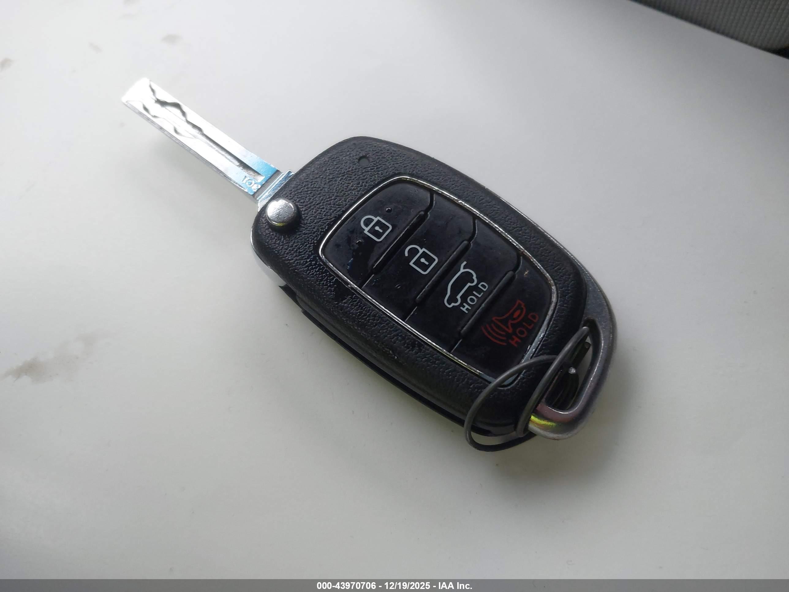 HYUNDAI TUCSON image 11