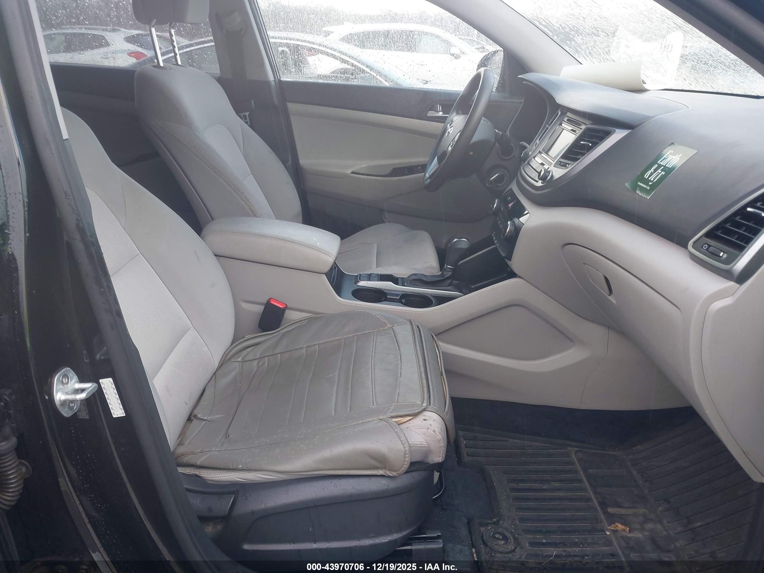 HYUNDAI TUCSON image 5