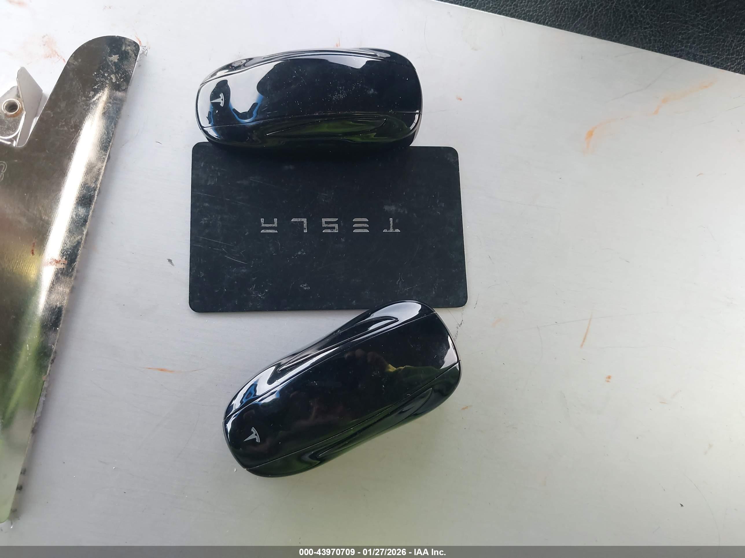 TESLA MODEL image 11