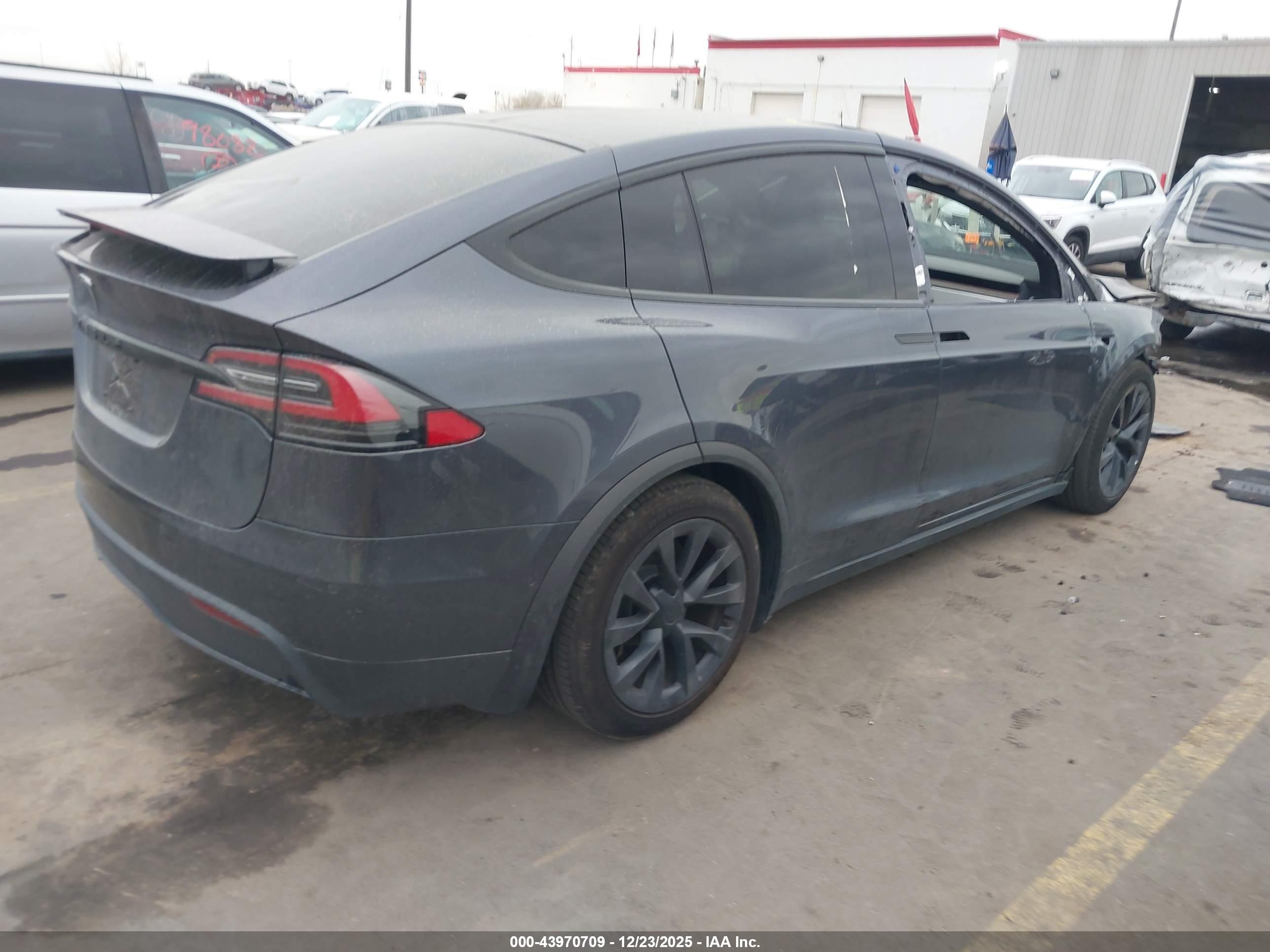 TESLA MODEL image 4