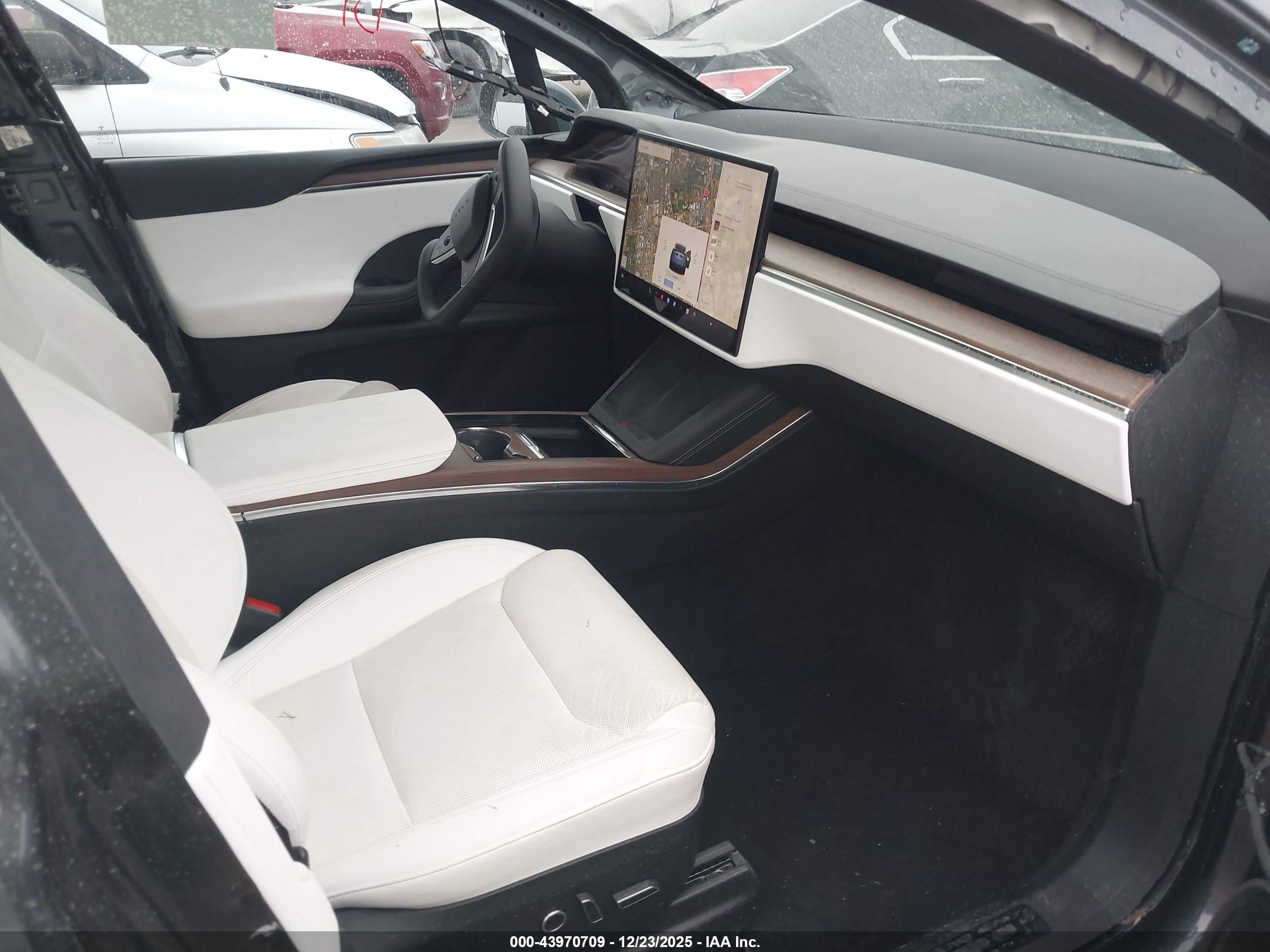TESLA MODEL image 5