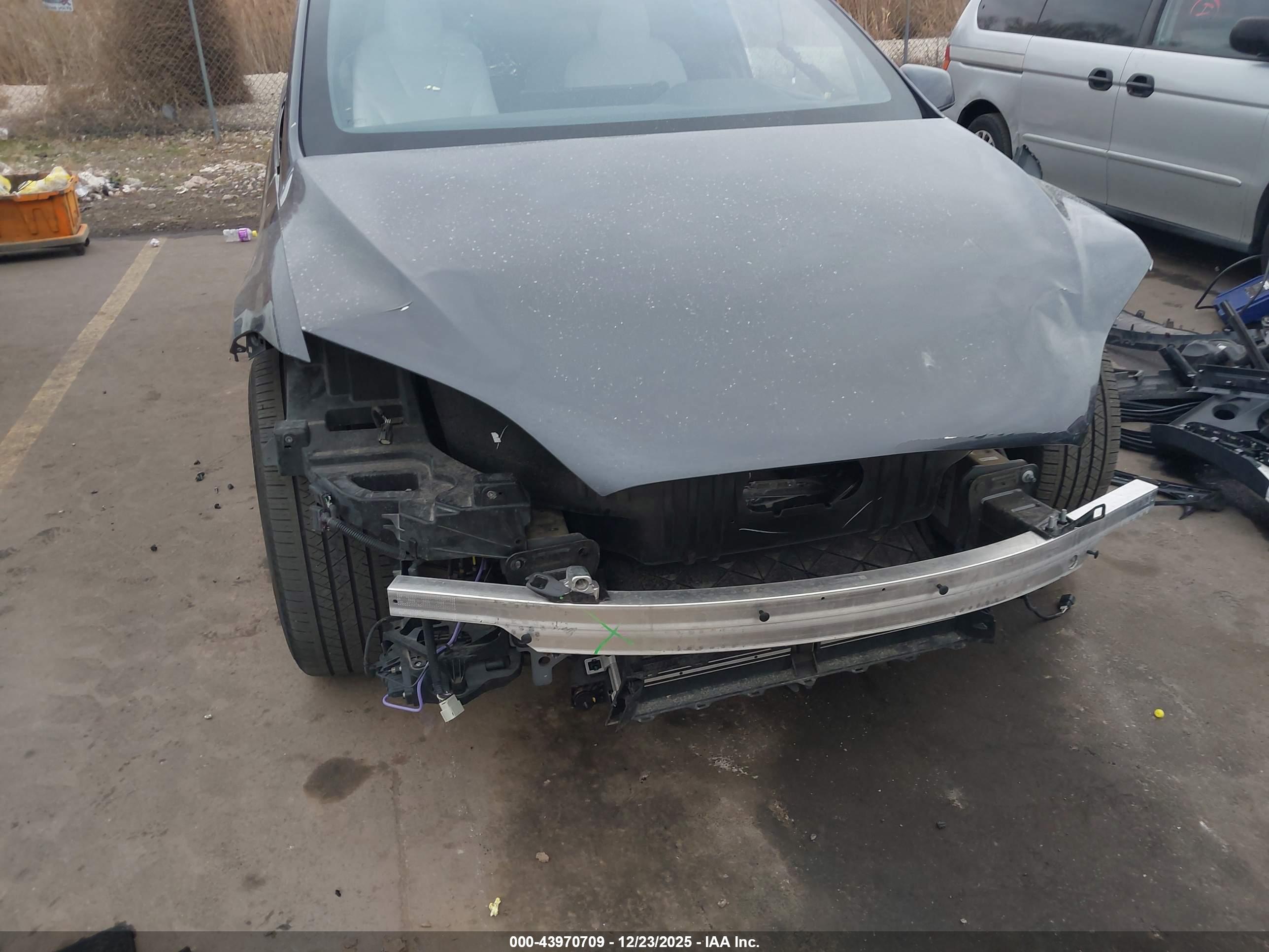 TESLA MODEL image 6