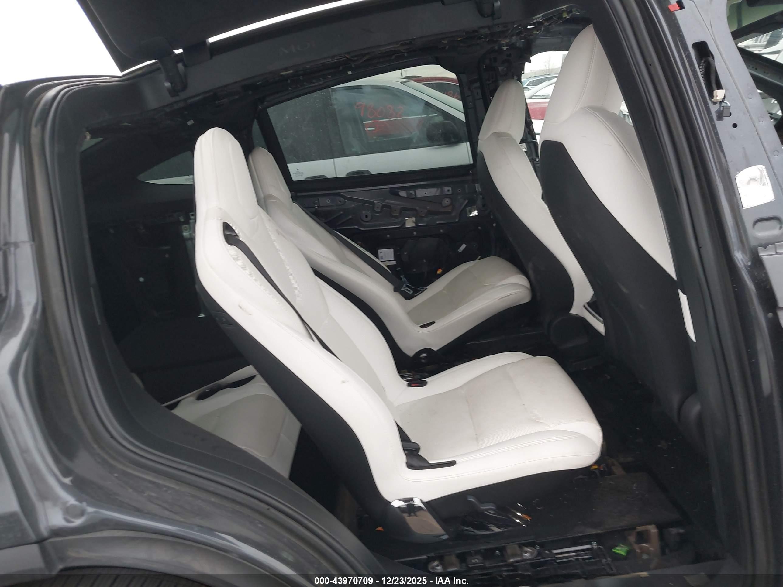 TESLA MODEL image 8