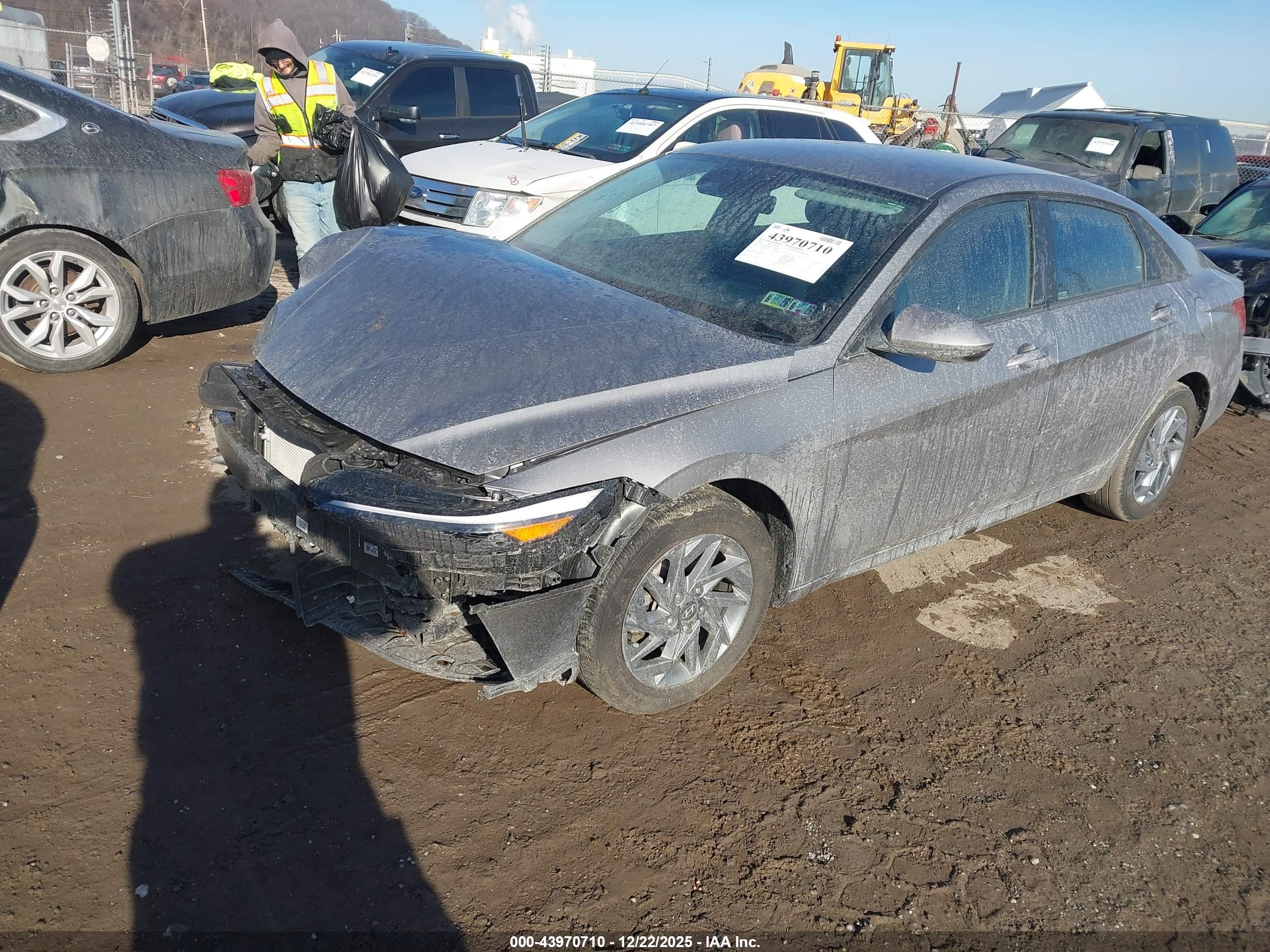 HYUNDAI ELANTRA image 2