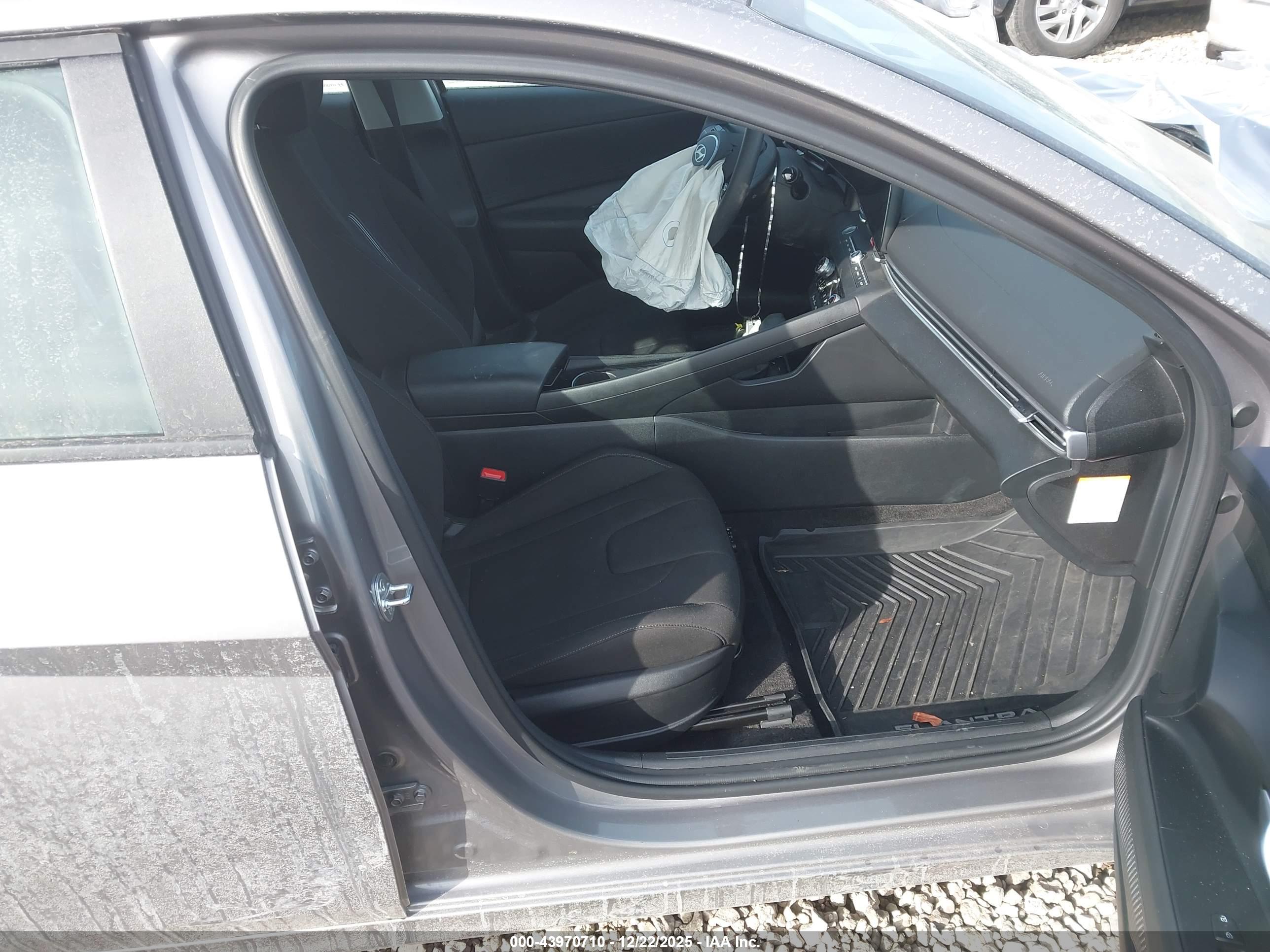 HYUNDAI ELANTRA image 5