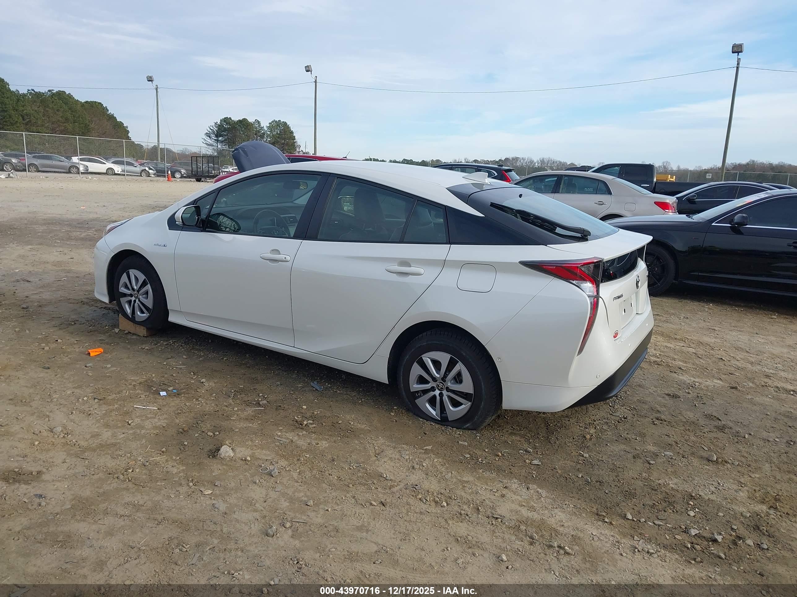 TOYOTA PRIUS image 3