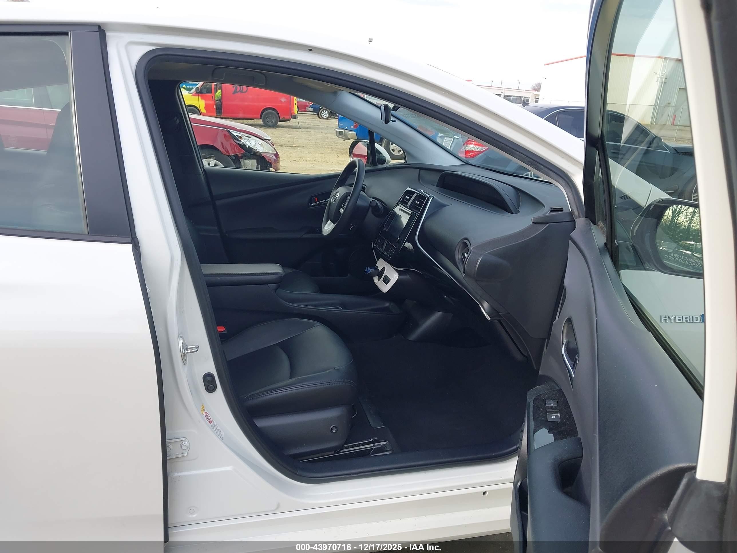 TOYOTA PRIUS image 5