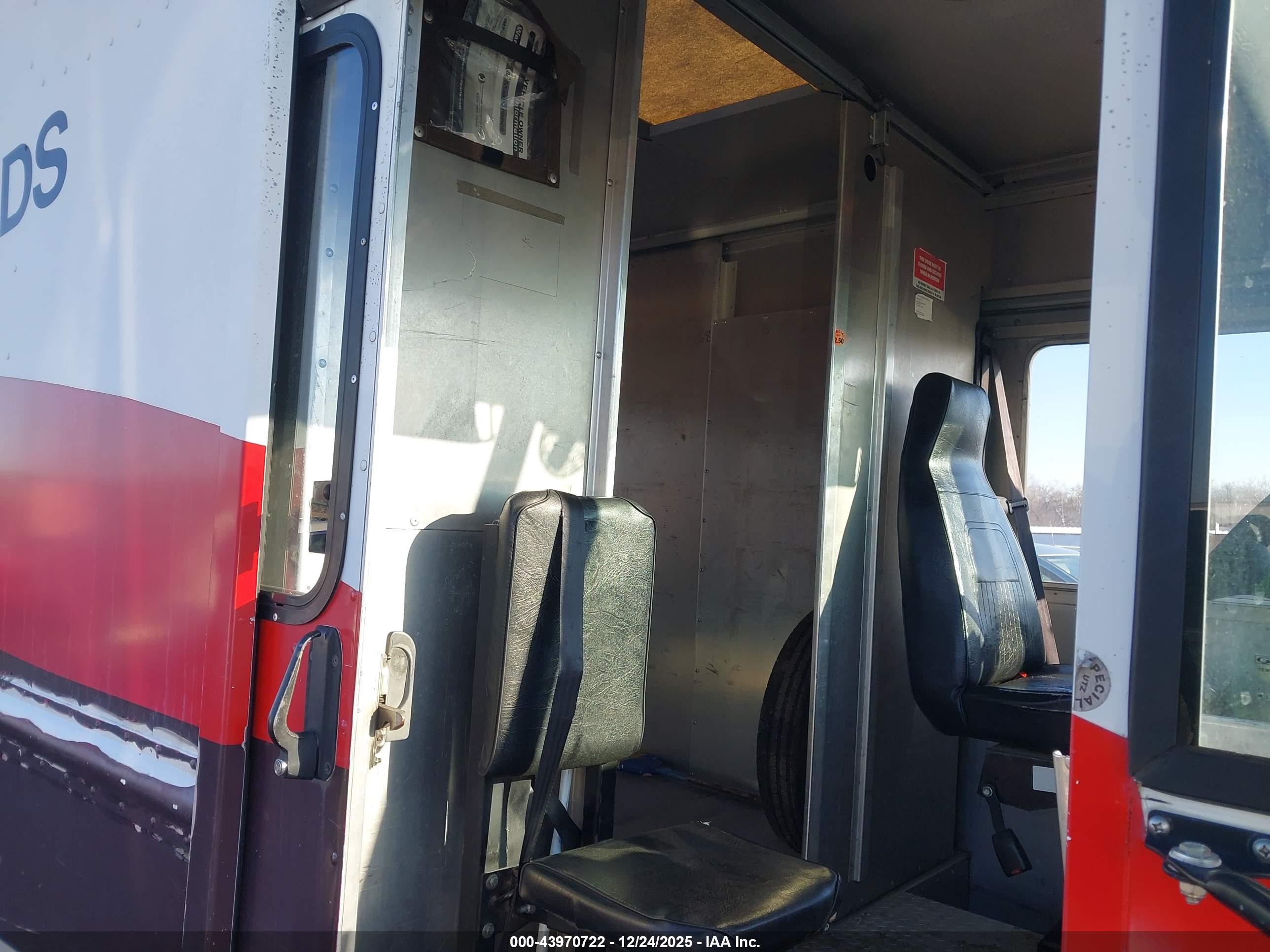 FORD E-350 image 8