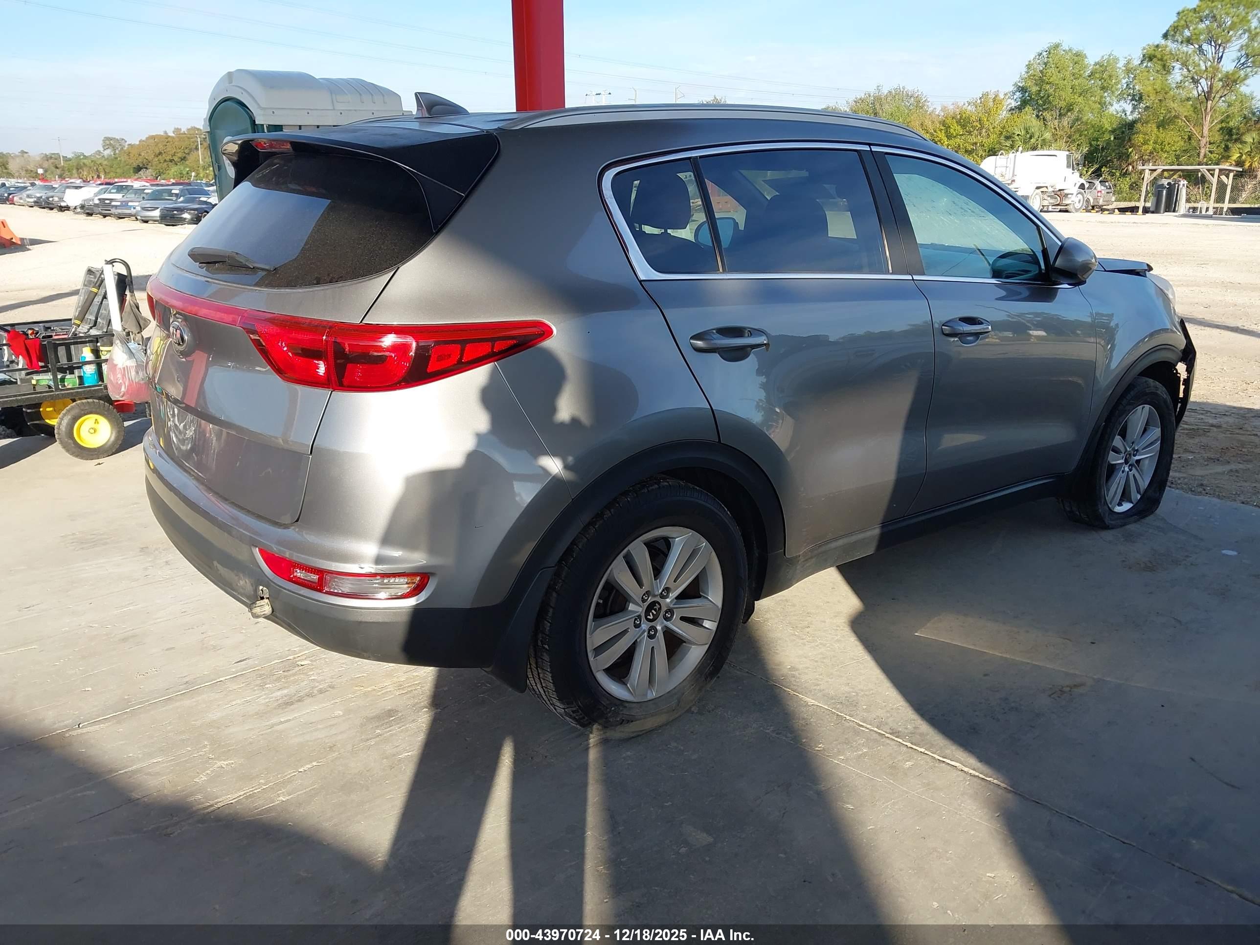 KIA SPORTAGE image 4