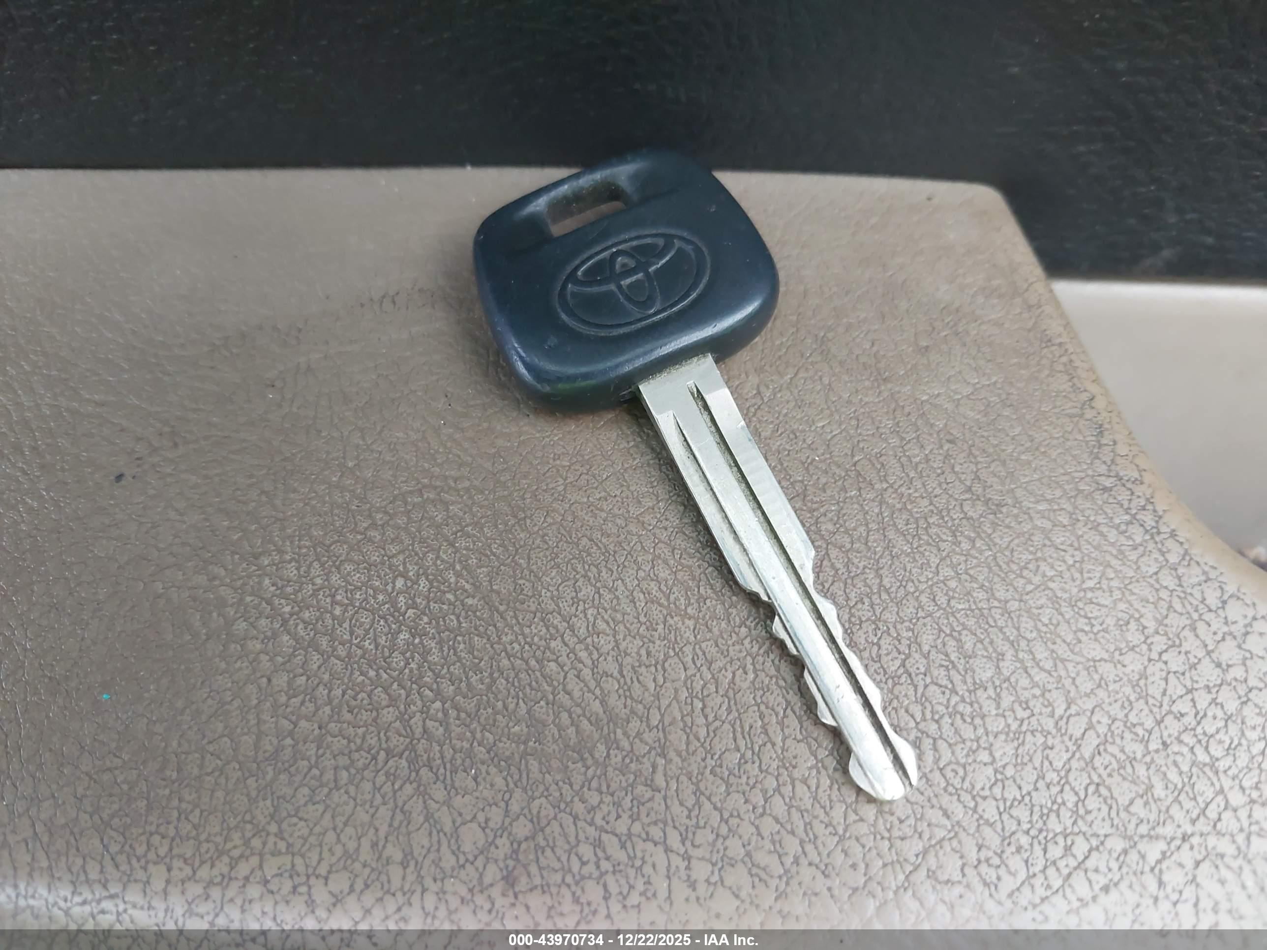 TOYOTA TUNDRA image 11