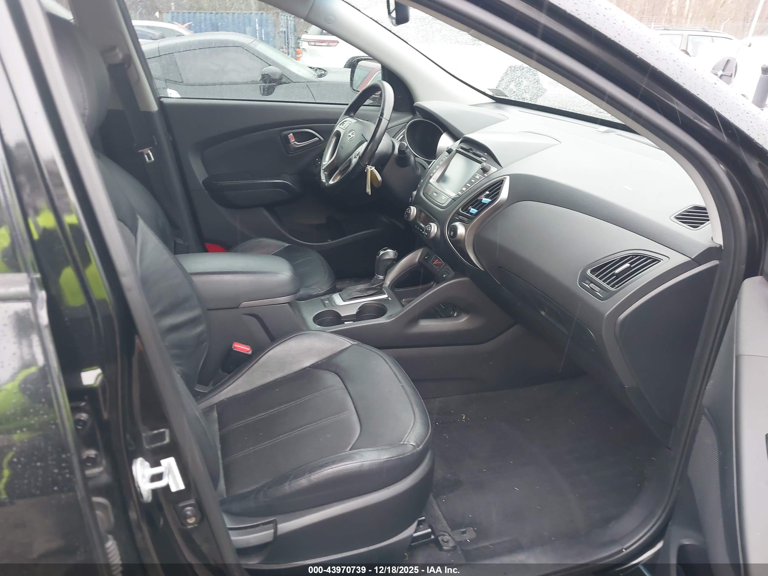 HYUNDAI TUCSON image 5